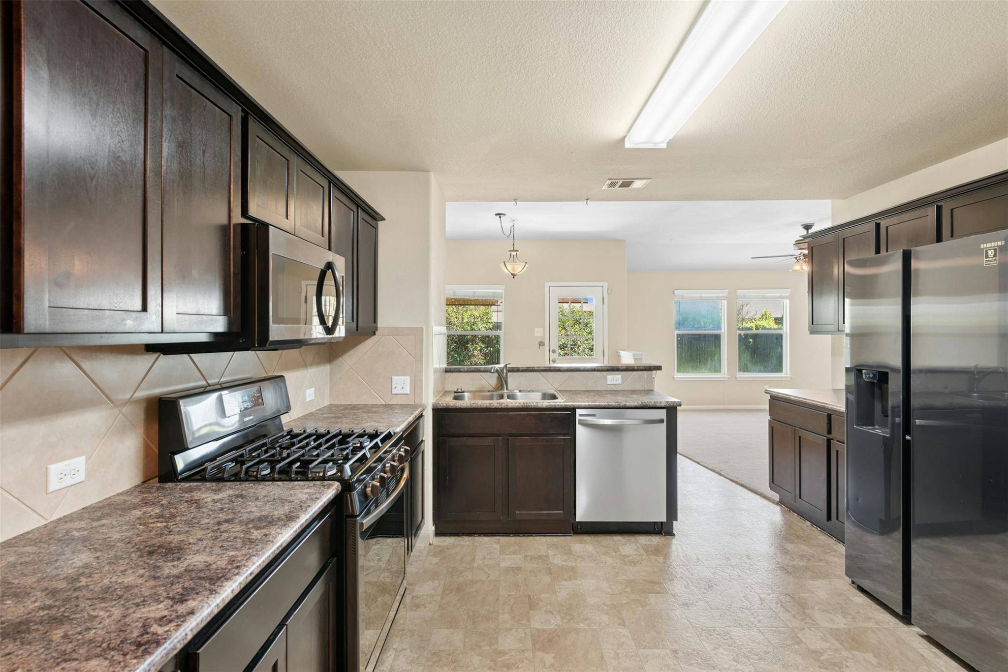 207 Wild Cat DR, Bastrop, TX 78602