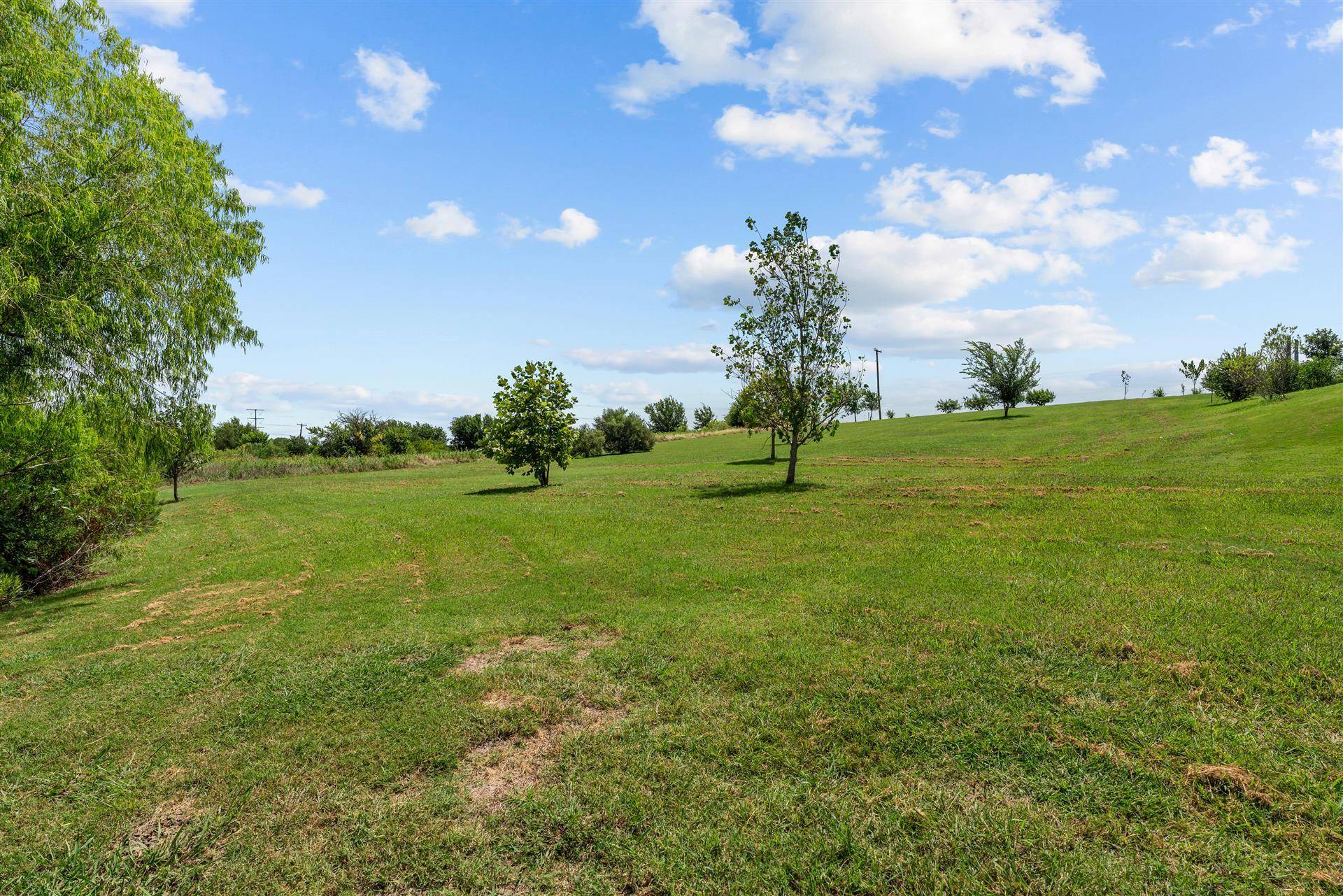 120 Apache PASS, Hutto, TX 78634