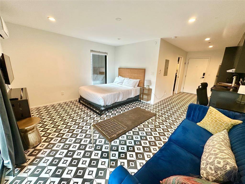 201 Academy DR #104, Austin, TX 78704