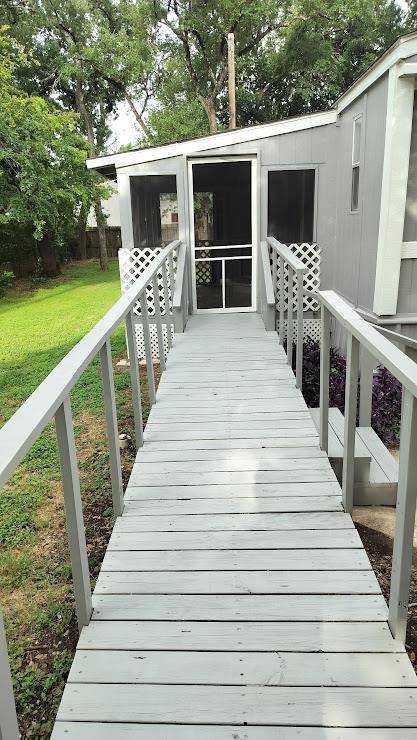305 Woods LN, Cedar Park, TX 78613