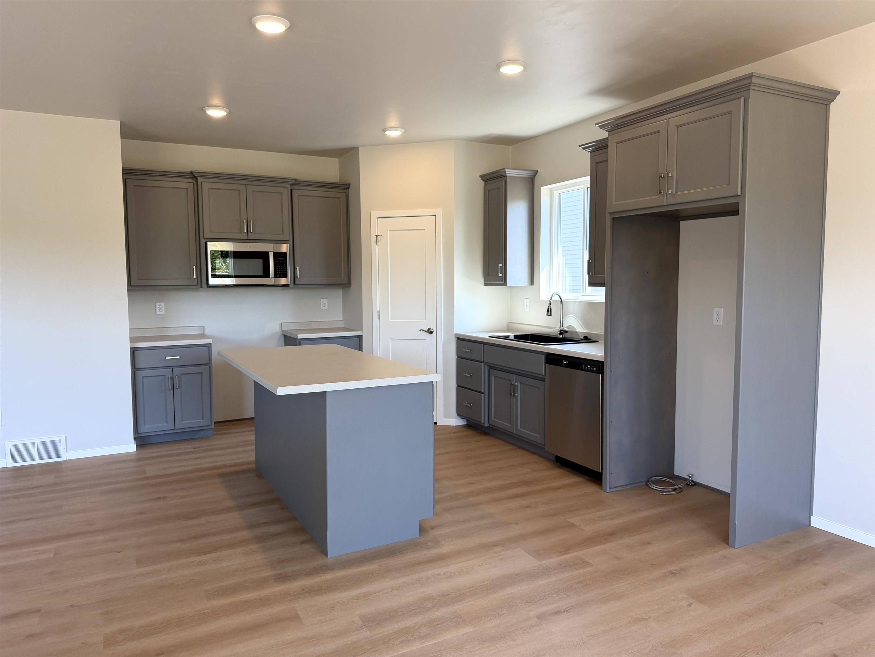 2201 GOLDEN GATE DR, Appleton, WI 54913
