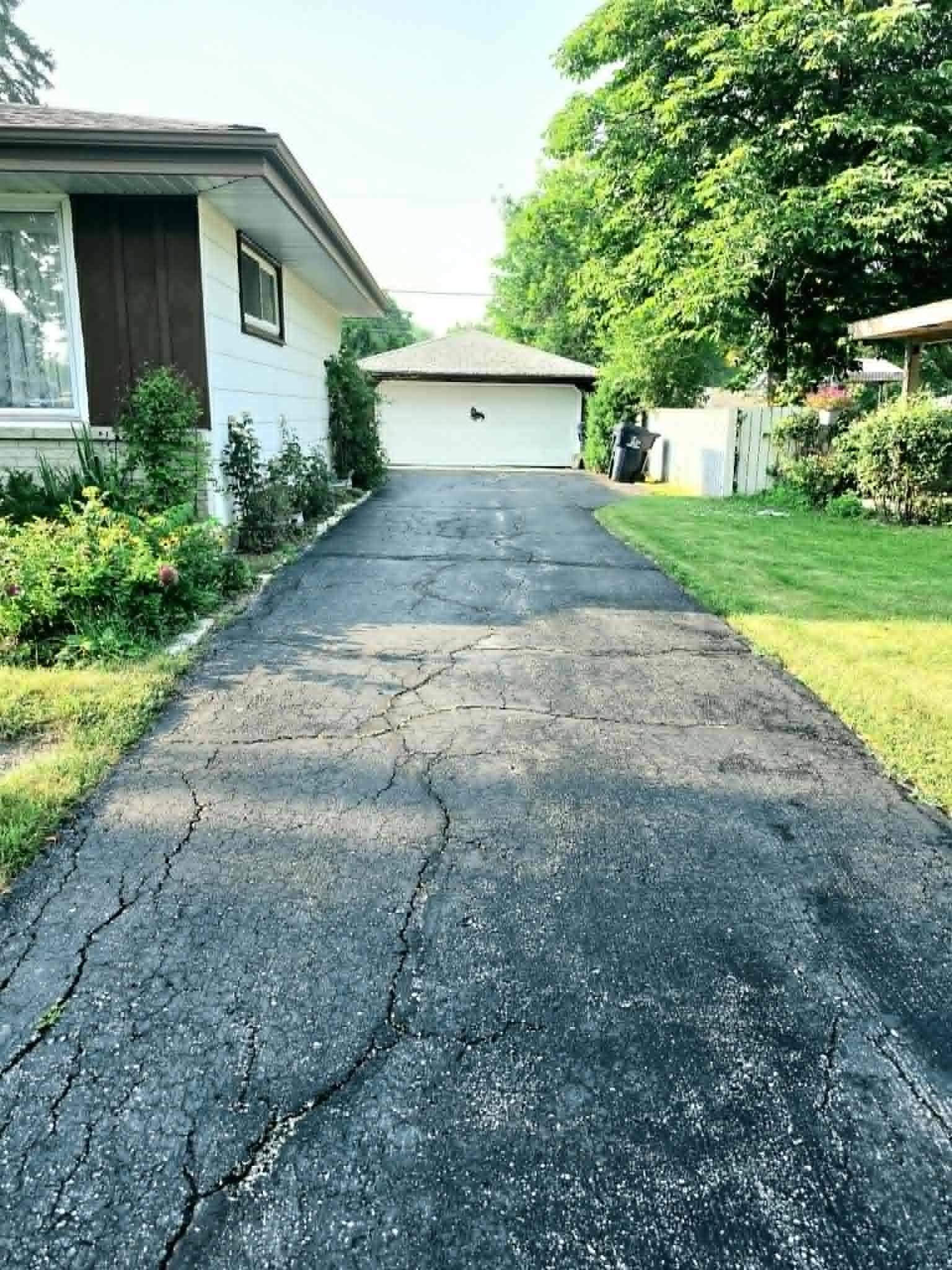 8830 W GREENWOOD TER, Milwaukee, WI 53224-4022