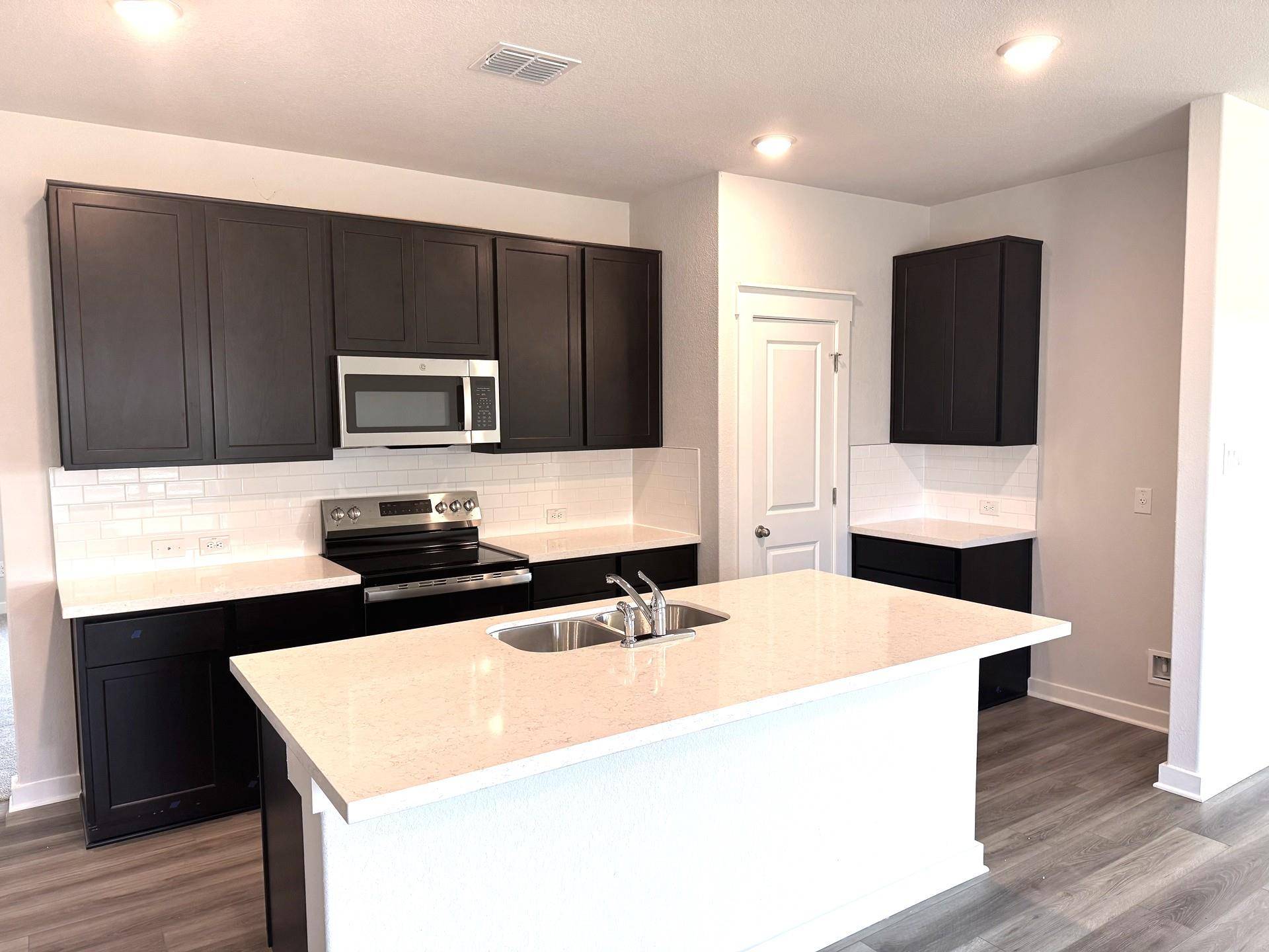709 Red Wolf DR, Jarrell, TX 76537
