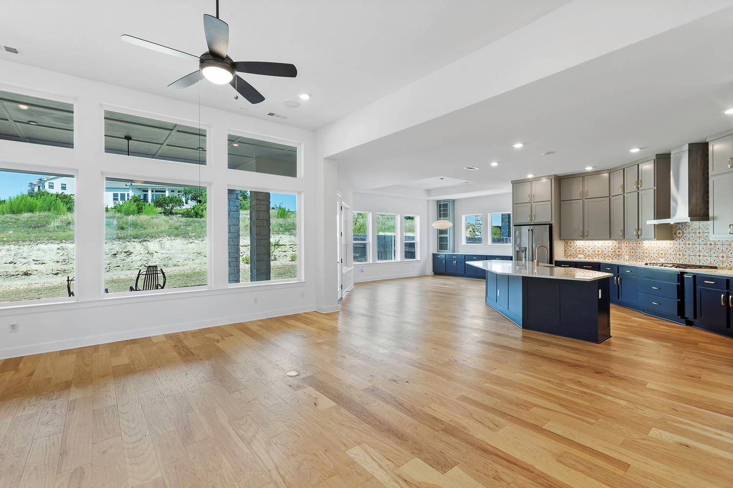 151 Starfire DR, Dripping Springs, TX 78620