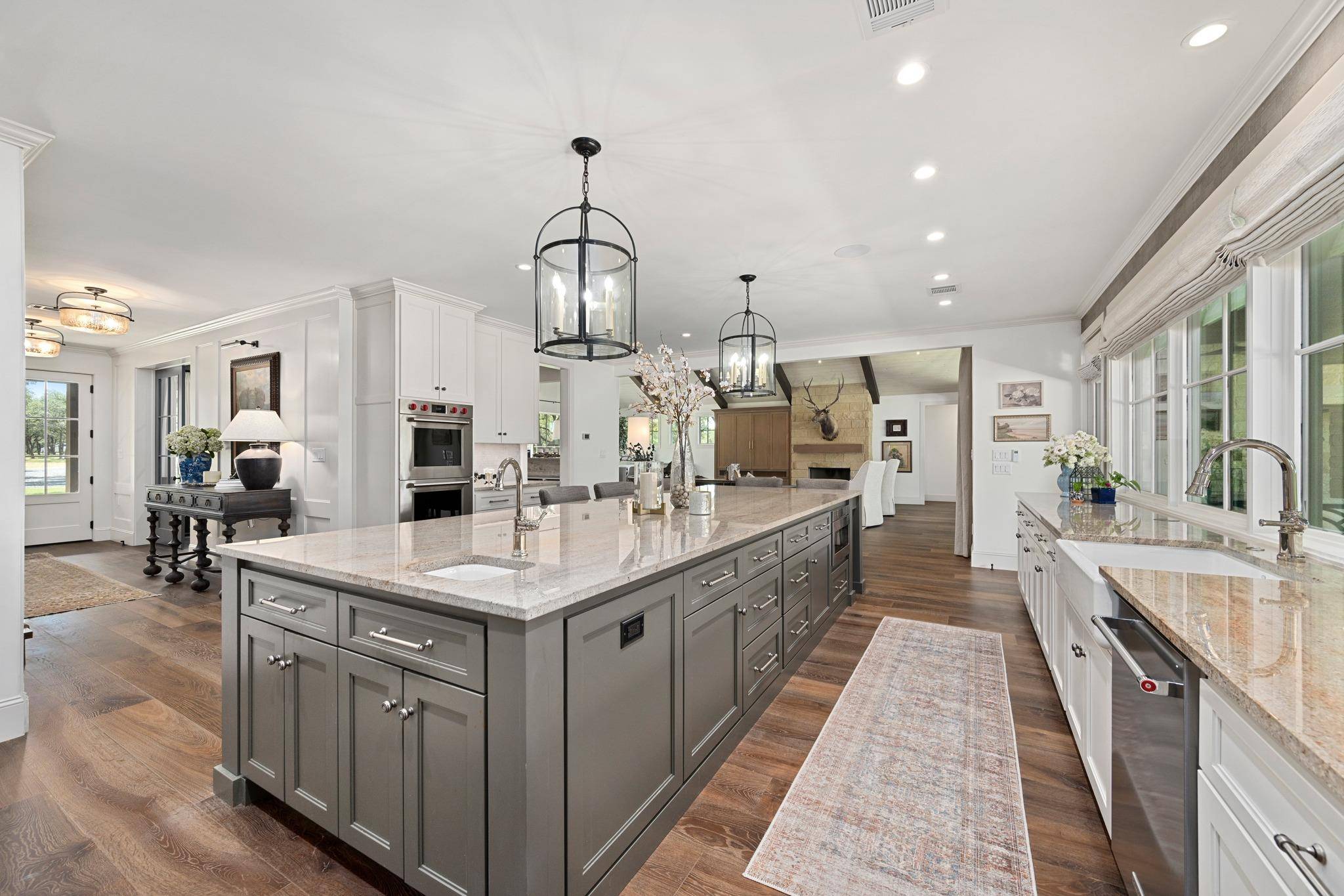 900 Rivercliff DR, Spicewood, TX 78669