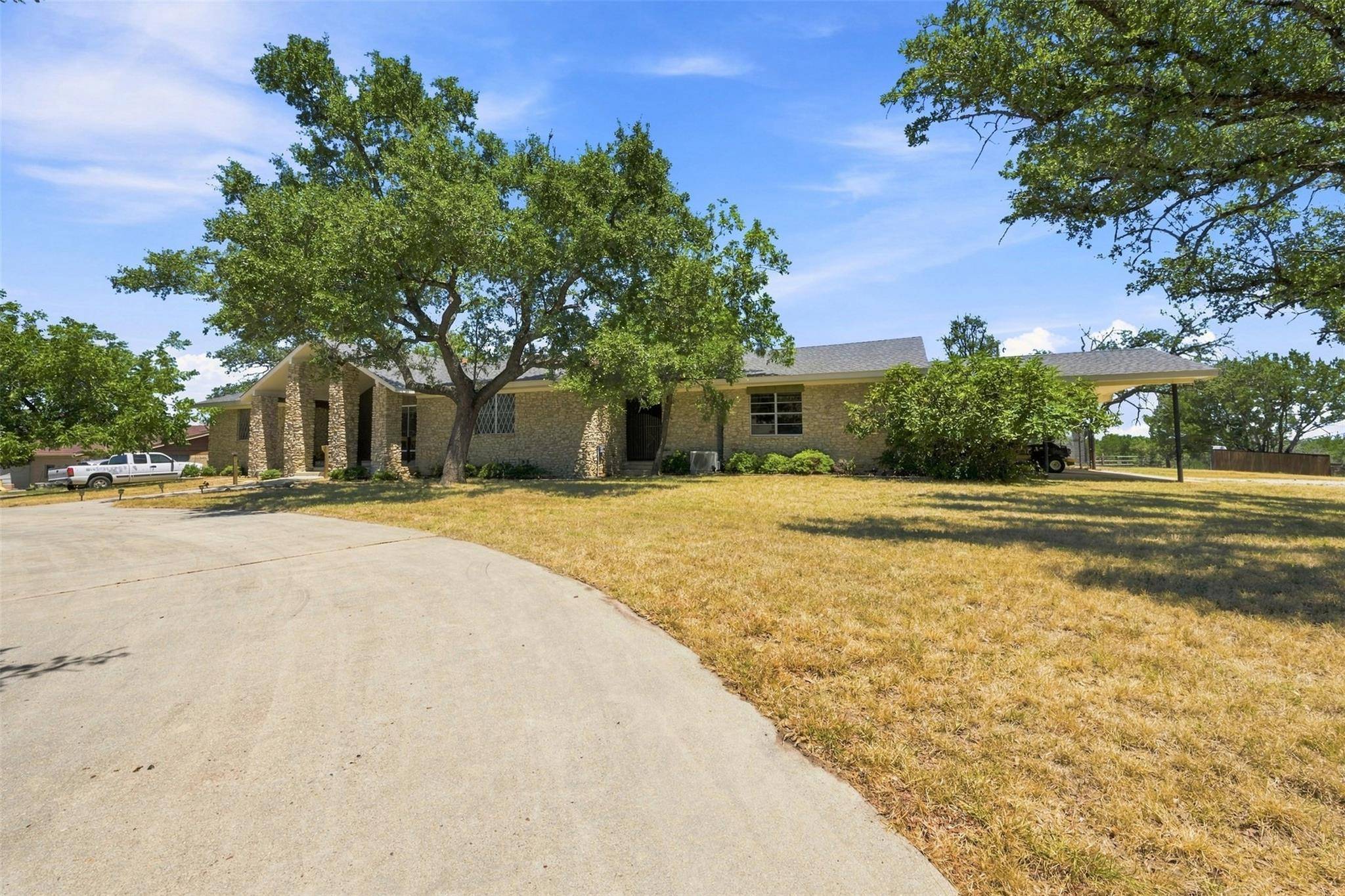 1103 S Willis ST, Lampasas, TX 76550