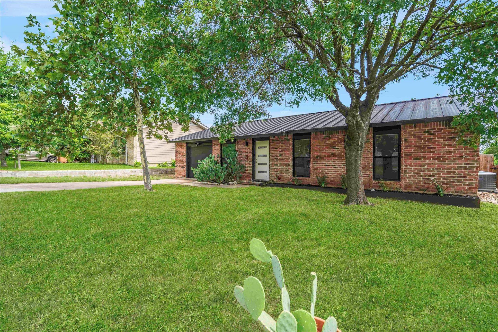 1102 Warrington DR, Austin, TX 78753