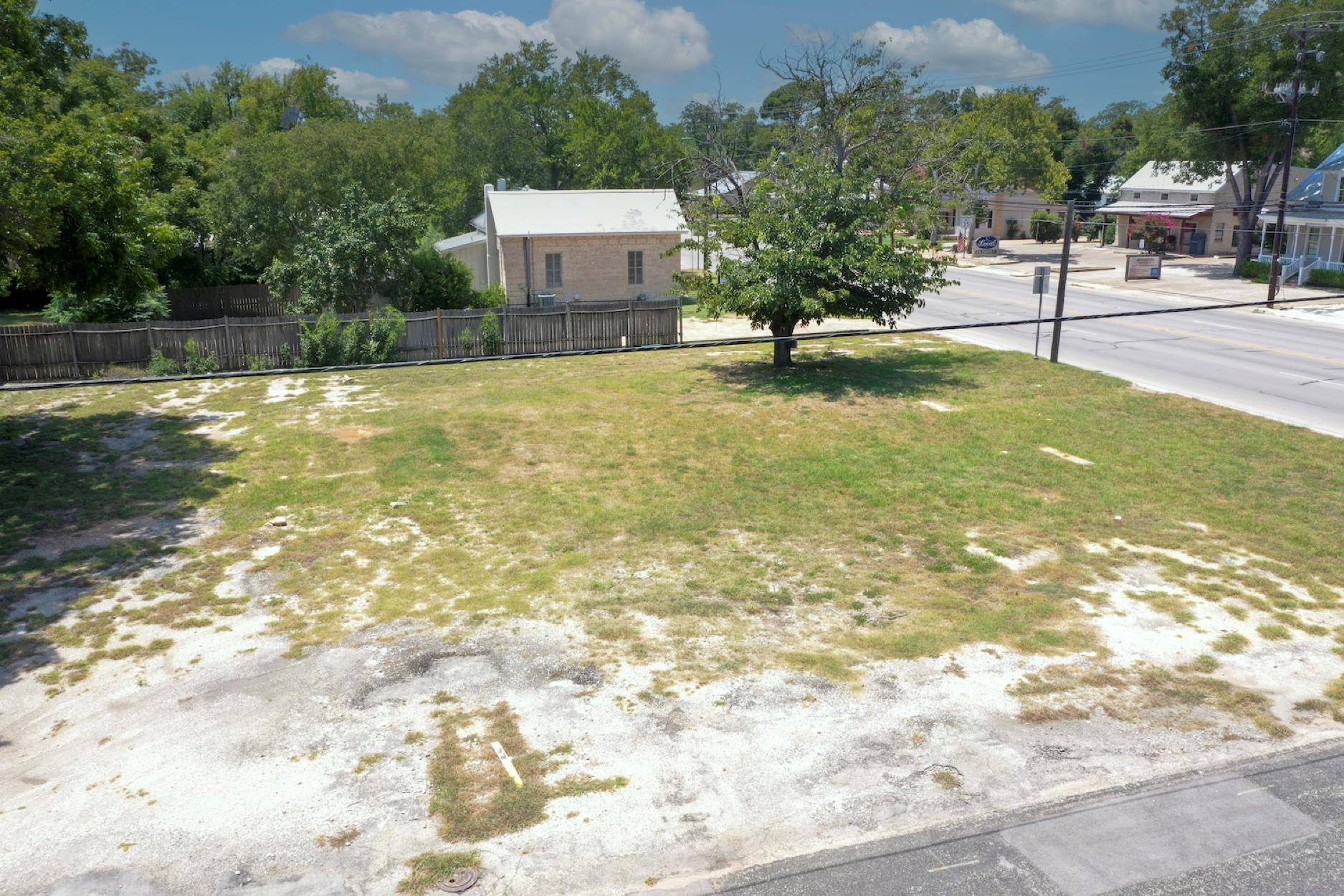 611 N Llano ST, Fredericksburg, TX 78624