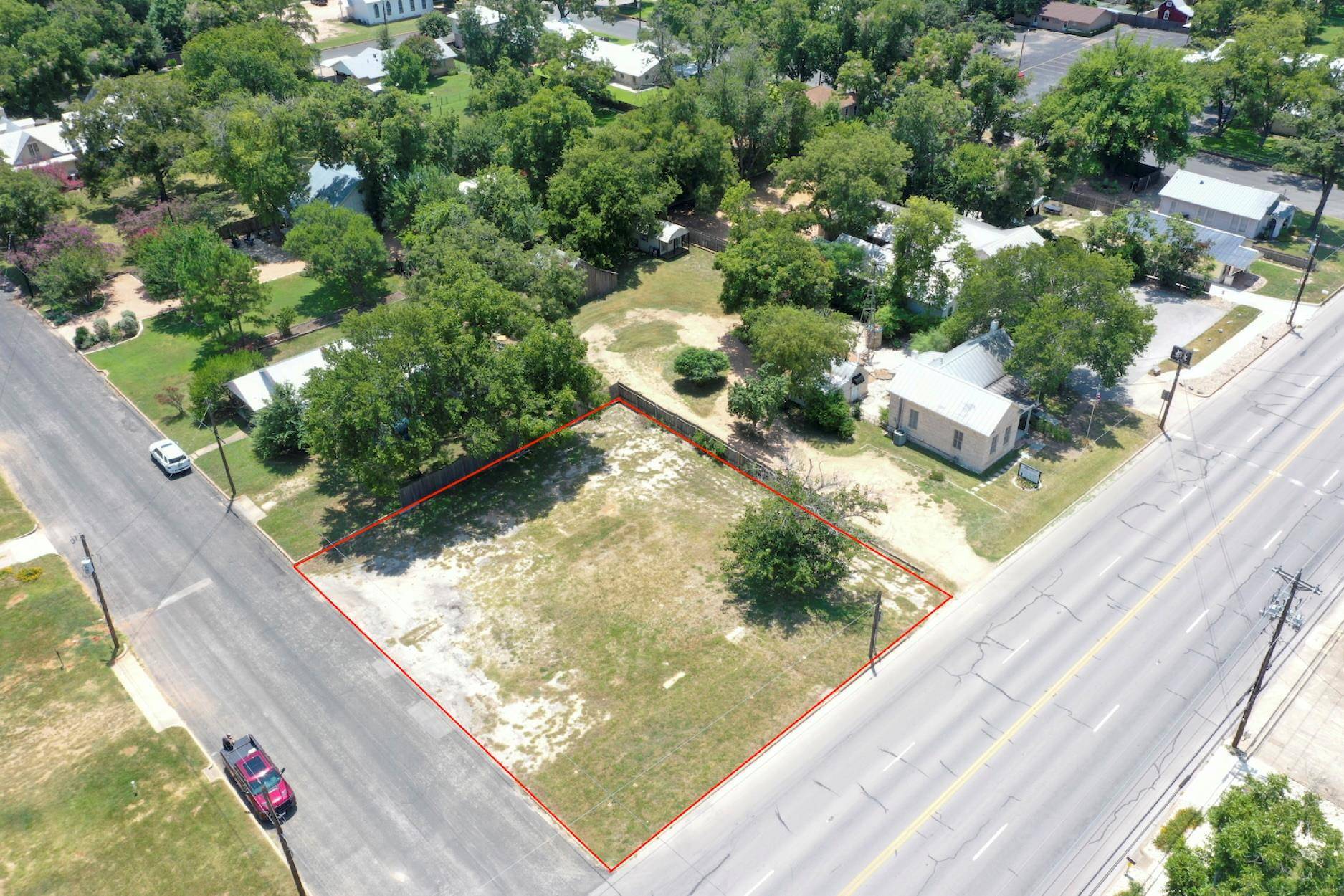 611 N Llano ST, Fredericksburg, TX 78624