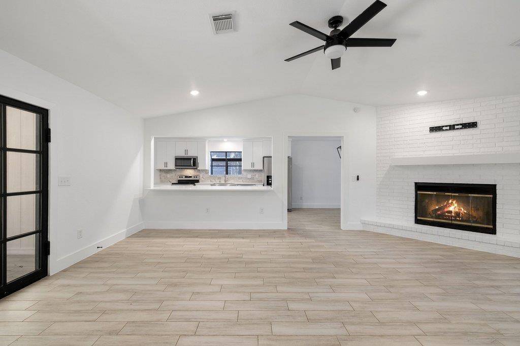 336 Columbine ST, Meadowlakes, TX 78654