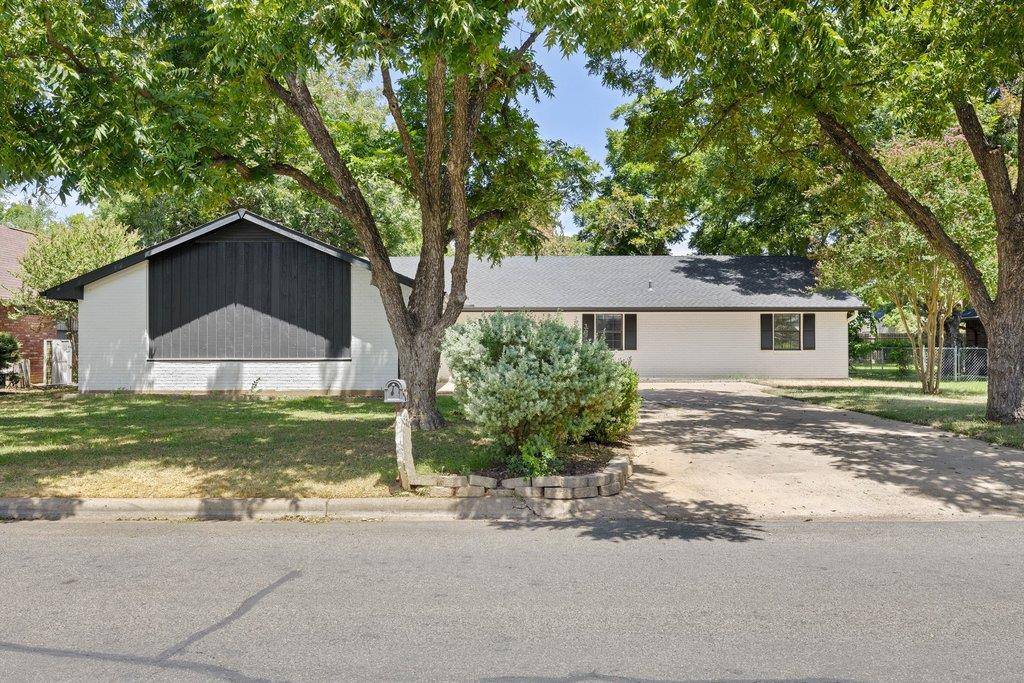 336 Columbine ST, Meadowlakes, TX 78654