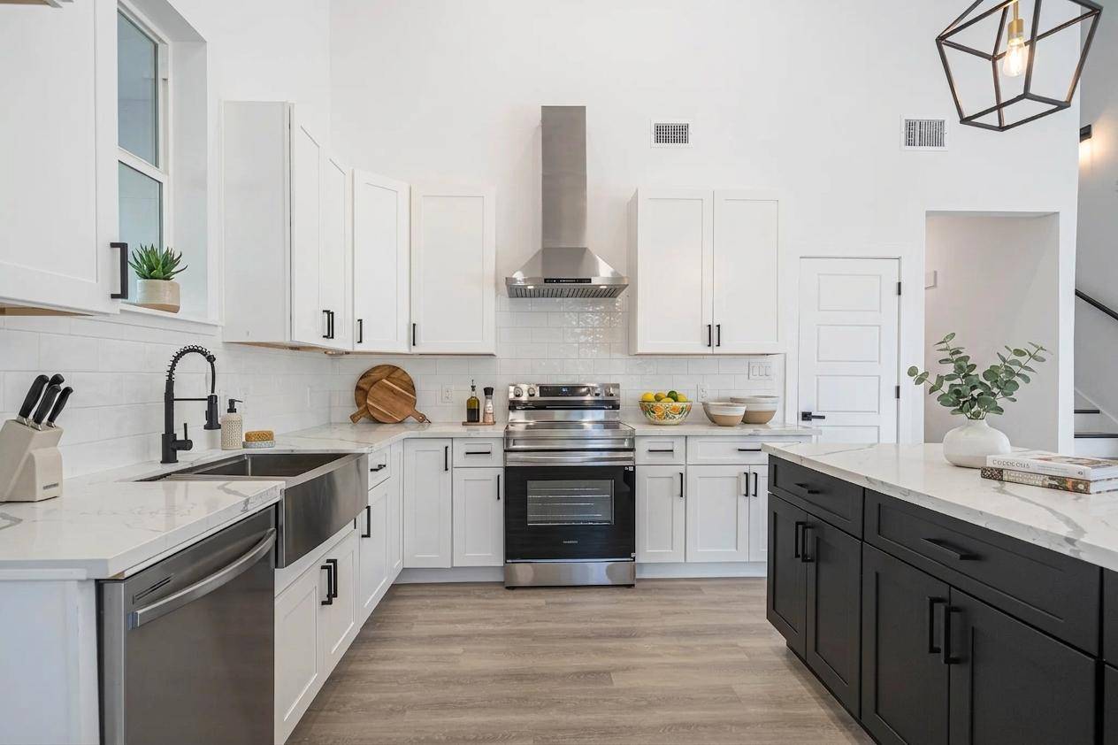 4 Huisache LN, Wimberley, TX 78676