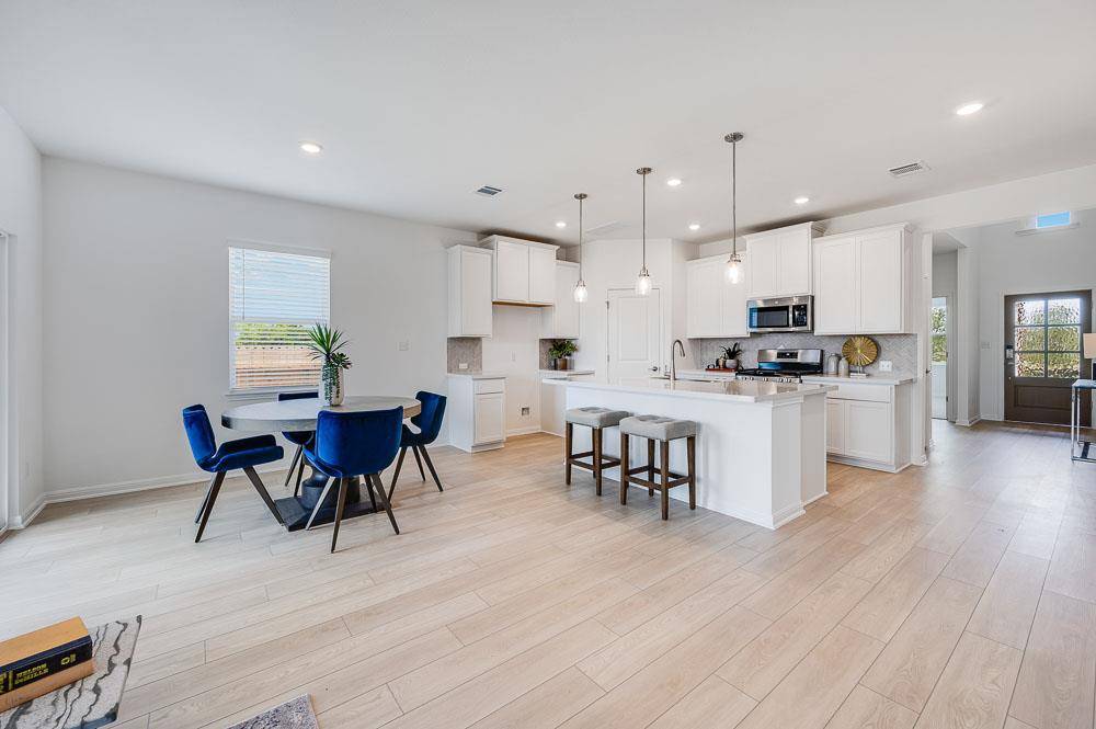 207 Crumpton WAY, Hutto, TX 78634