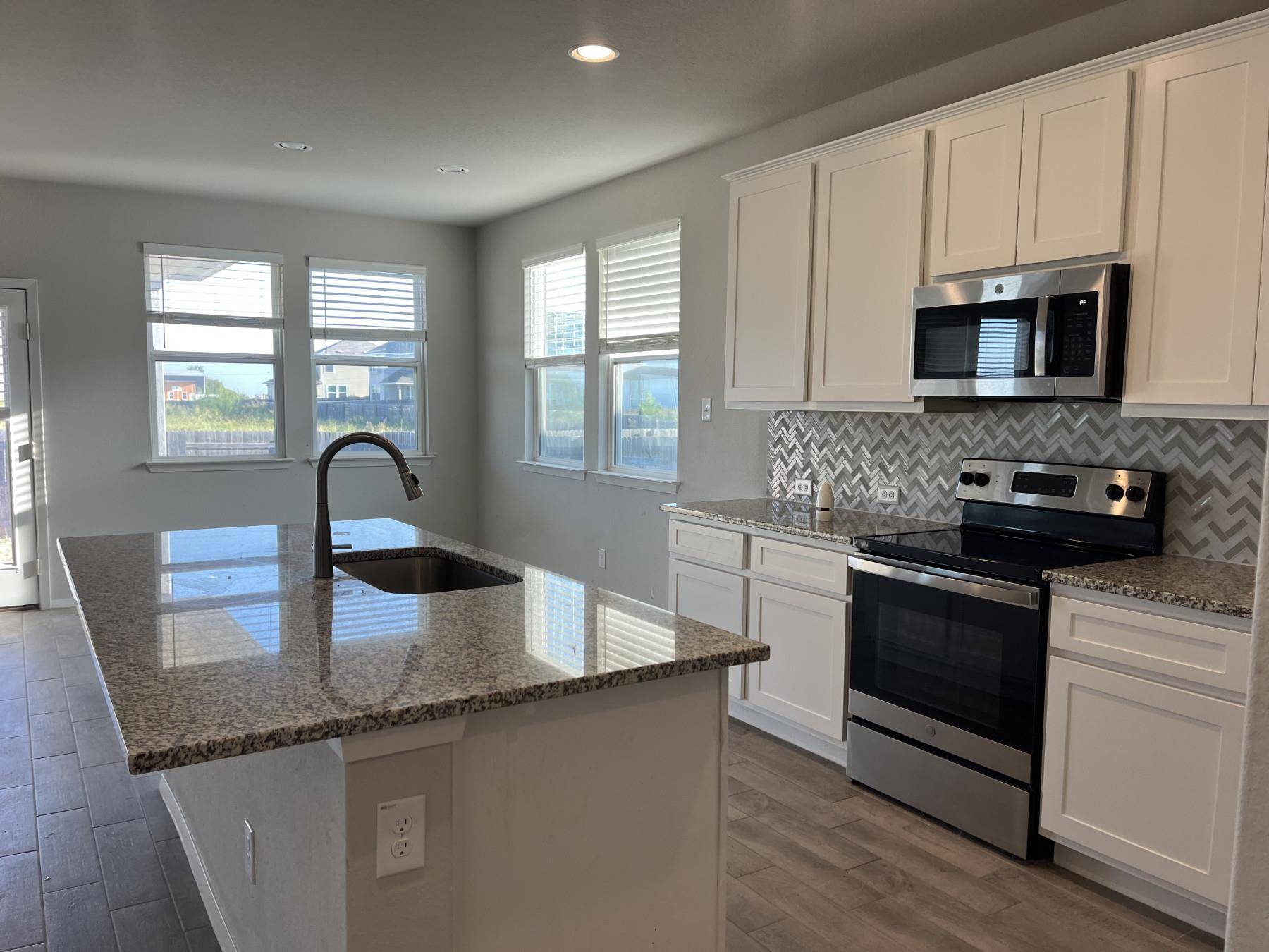 504 Star Garnet DR, Jarrell, TX 76537