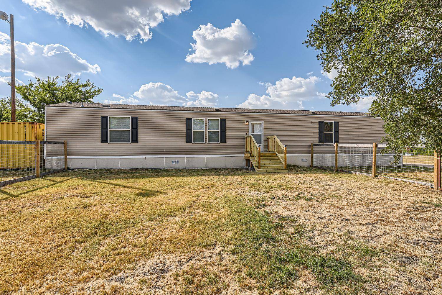 517 Crossroads DR, Dale, TX 78616