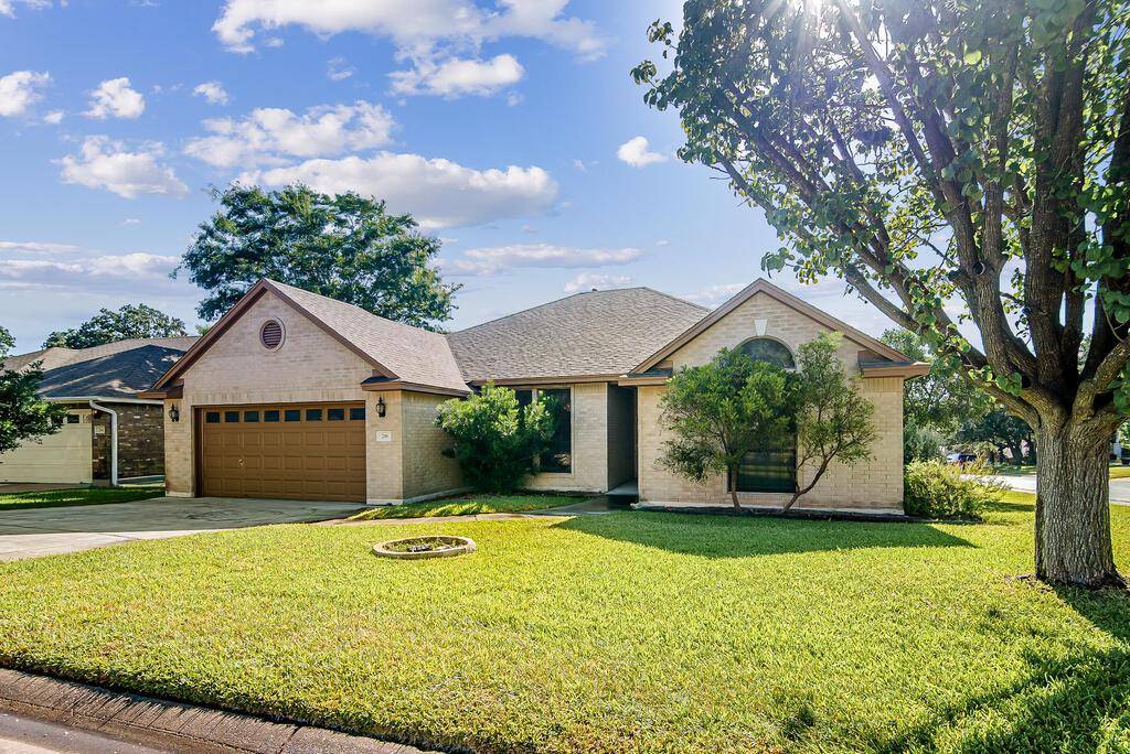 216 Meadow Brook DR, Fredericksburg, TX 78624