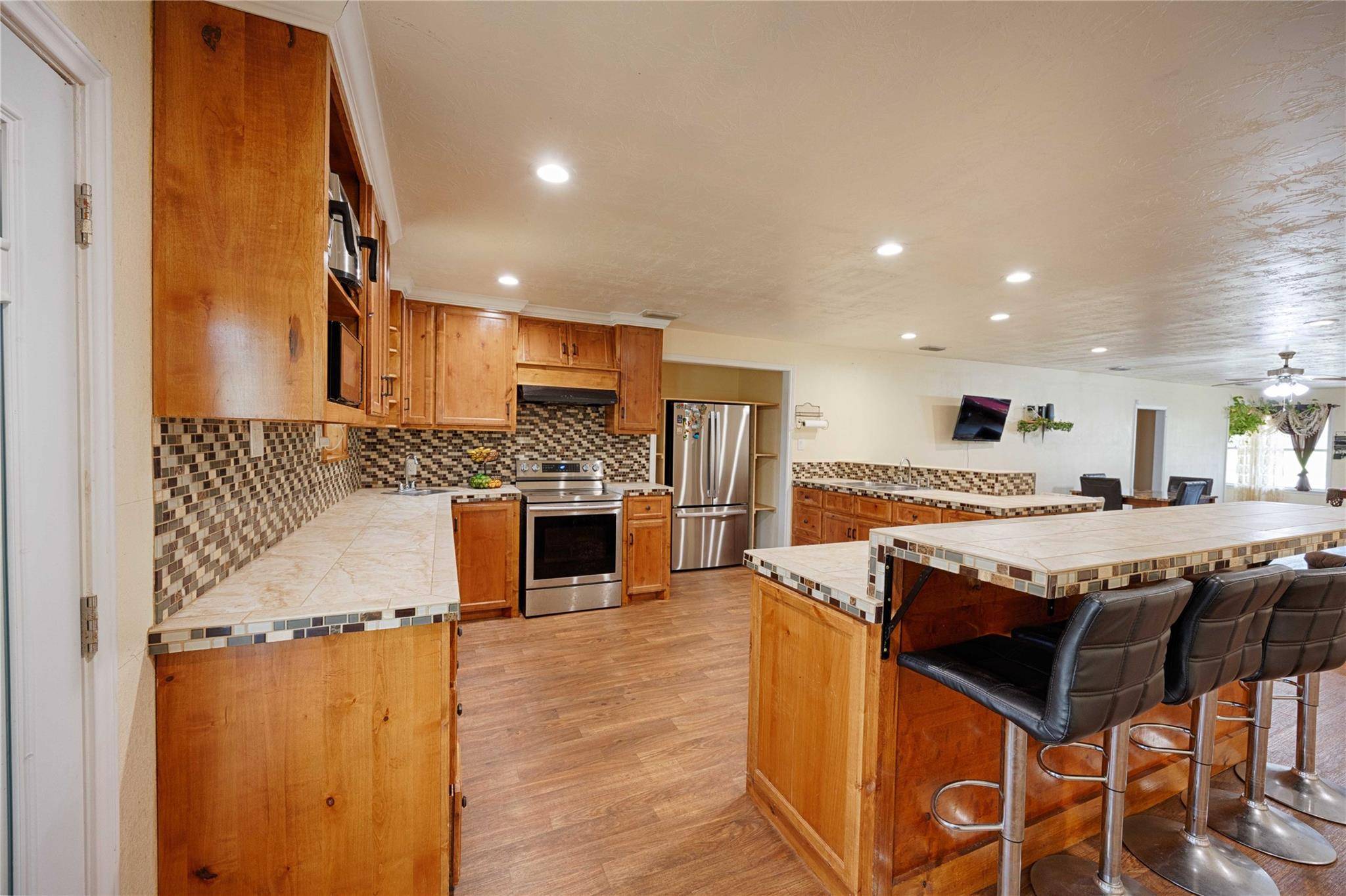113 Thiele DR, Yoakum, TX 77995