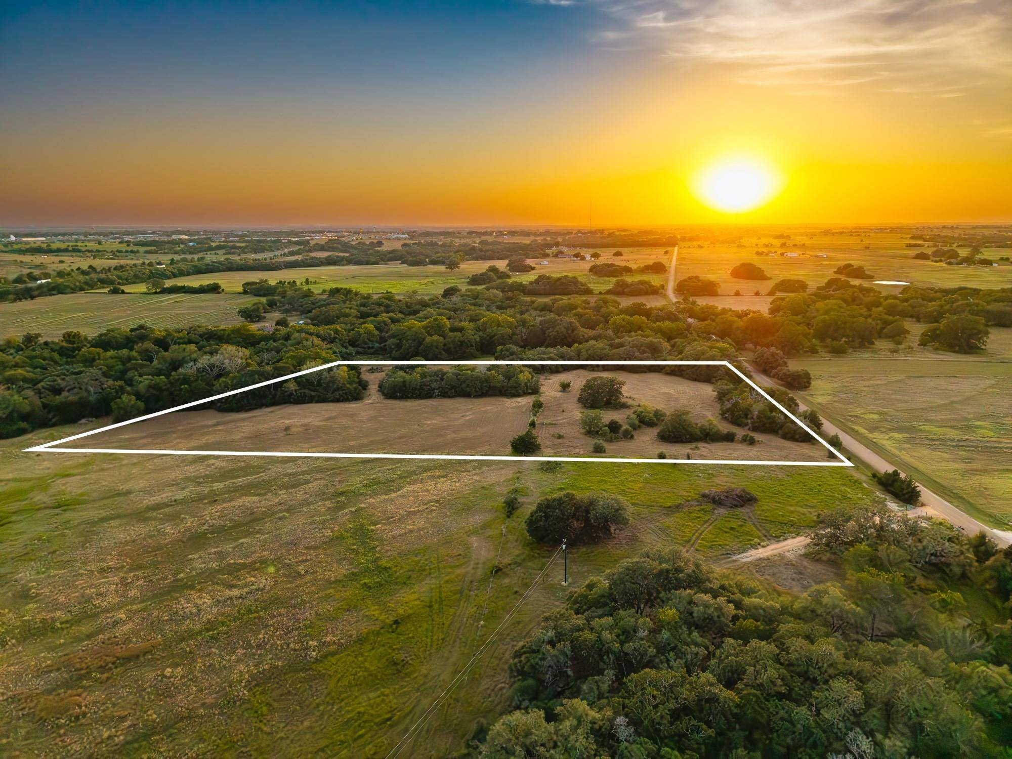 1830 Holub RD, Schulenburg, TX 78956