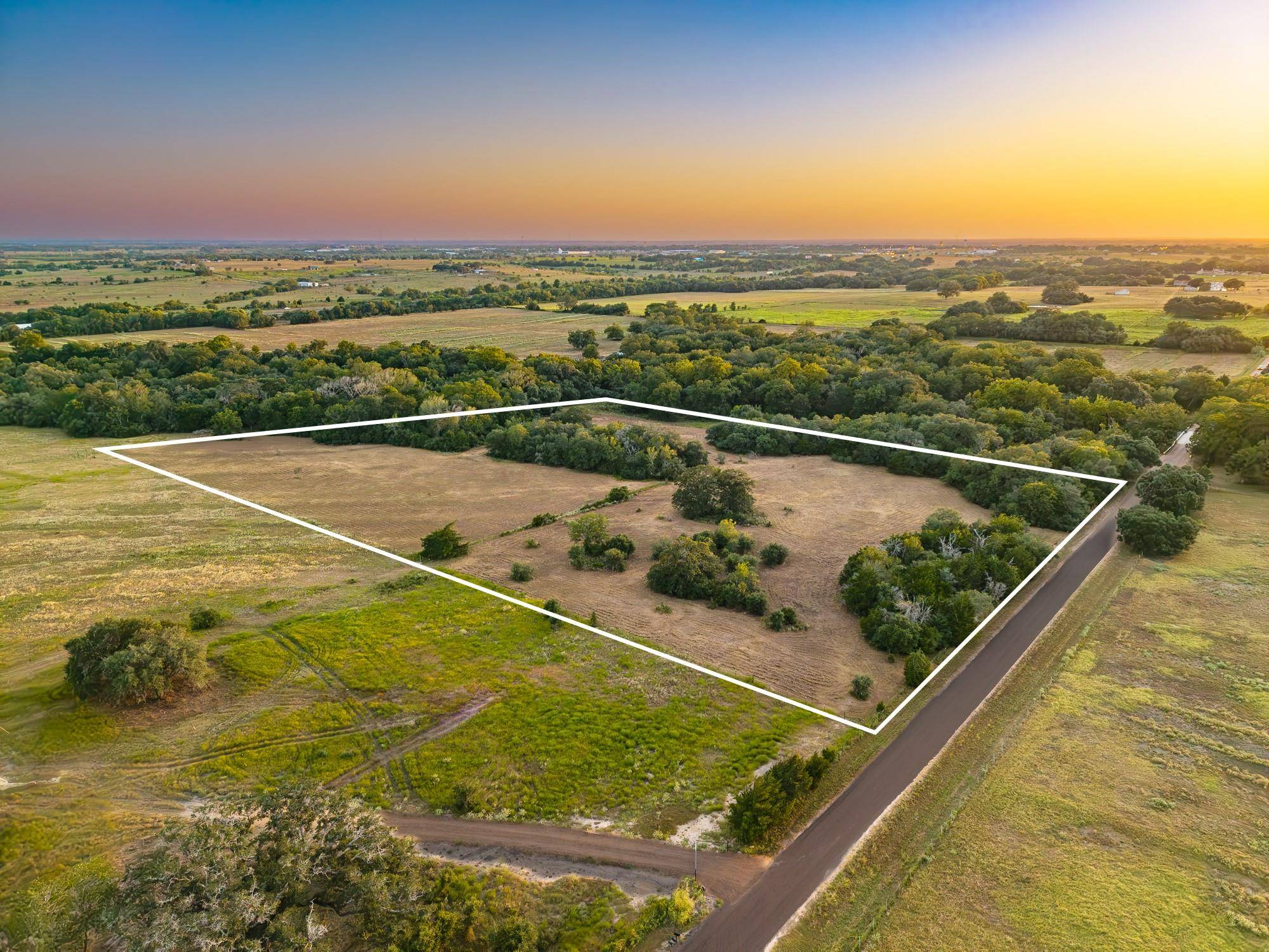1830 Holub RD, Schulenburg, TX 78956