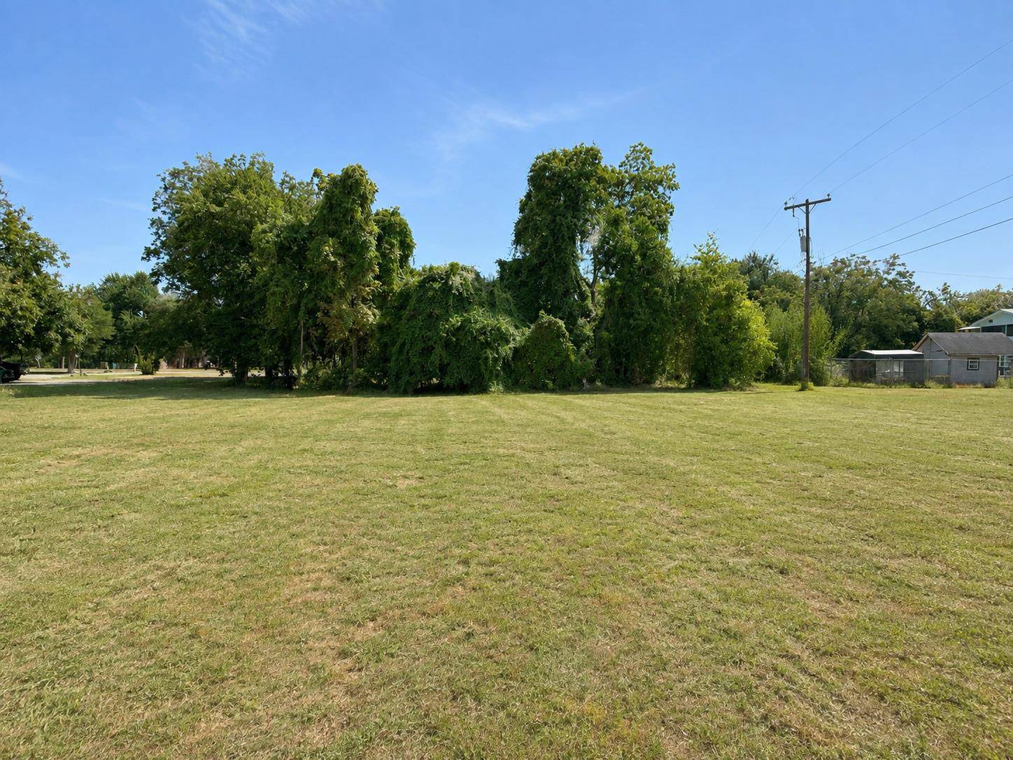 105 Navasota LN, Seguin, TX 78155