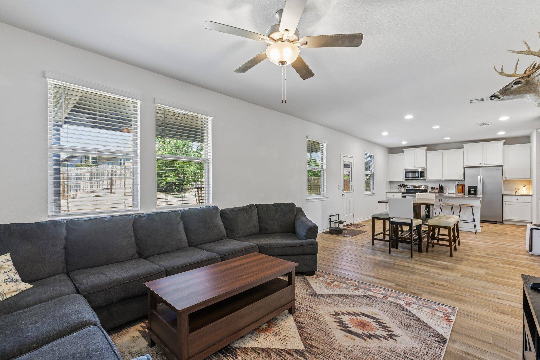 140 Limonite LN, Liberty Hill, TX 78642
