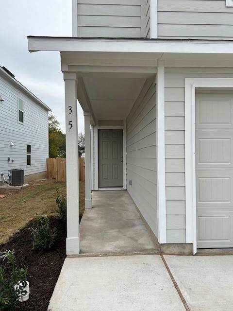 35 Trinity CIR, Lockhart, TX 78644