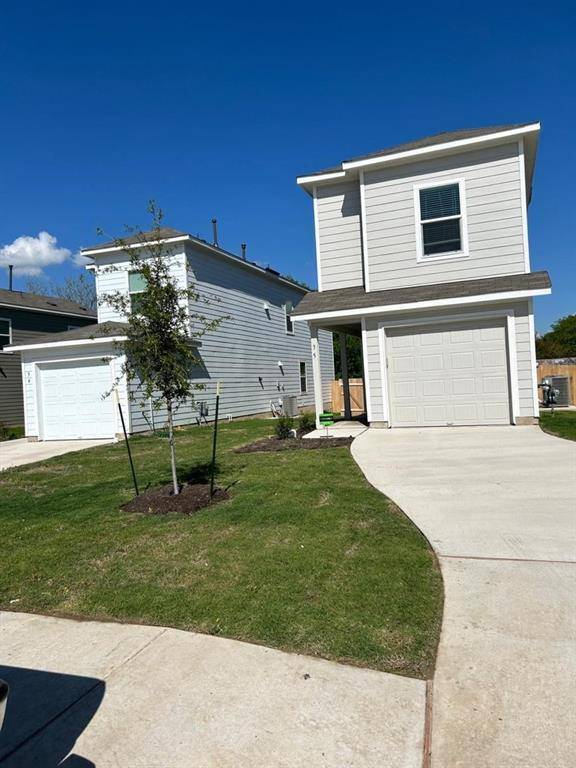 35 Trinity CIR, Lockhart, TX 78644