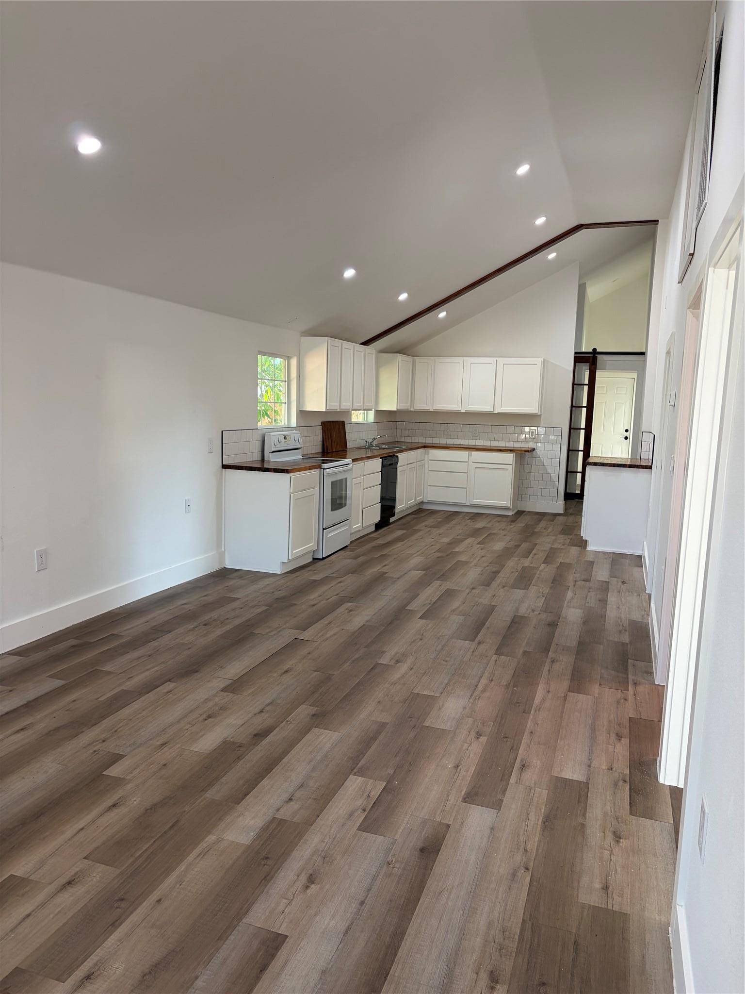 545 W Vaughan ST, Bertram, TX 78605