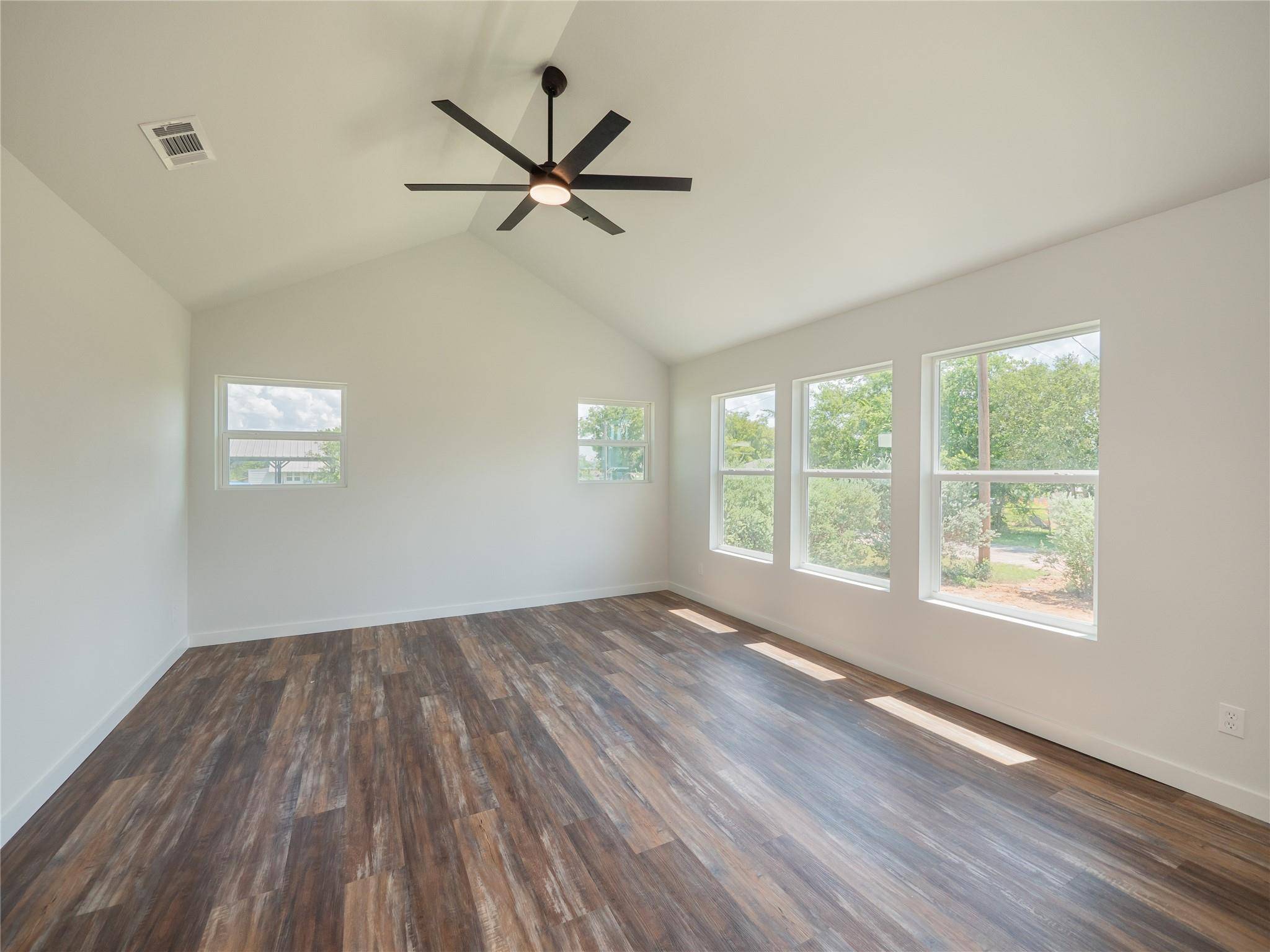 109 Elizabeth DR, Spicewood, TX 78669