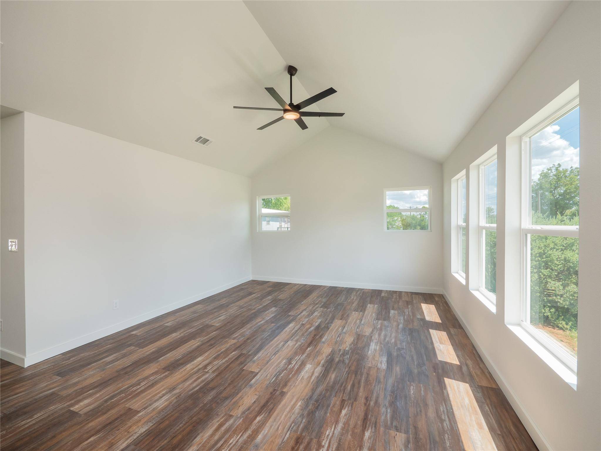109 Elizabeth DR, Spicewood, TX 78669