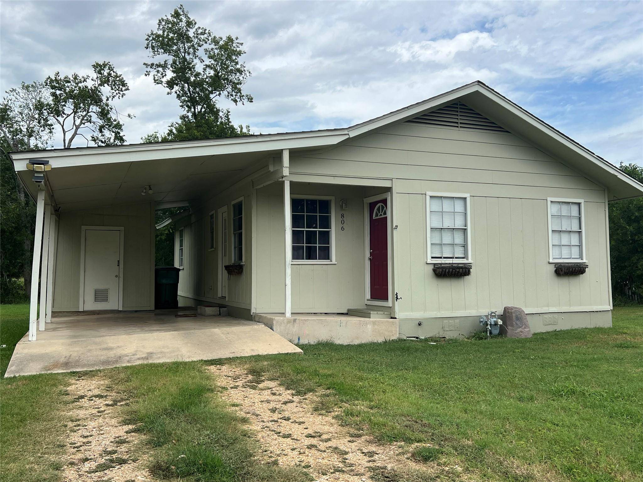 806 W 8th ST, Taylor, TX 76574