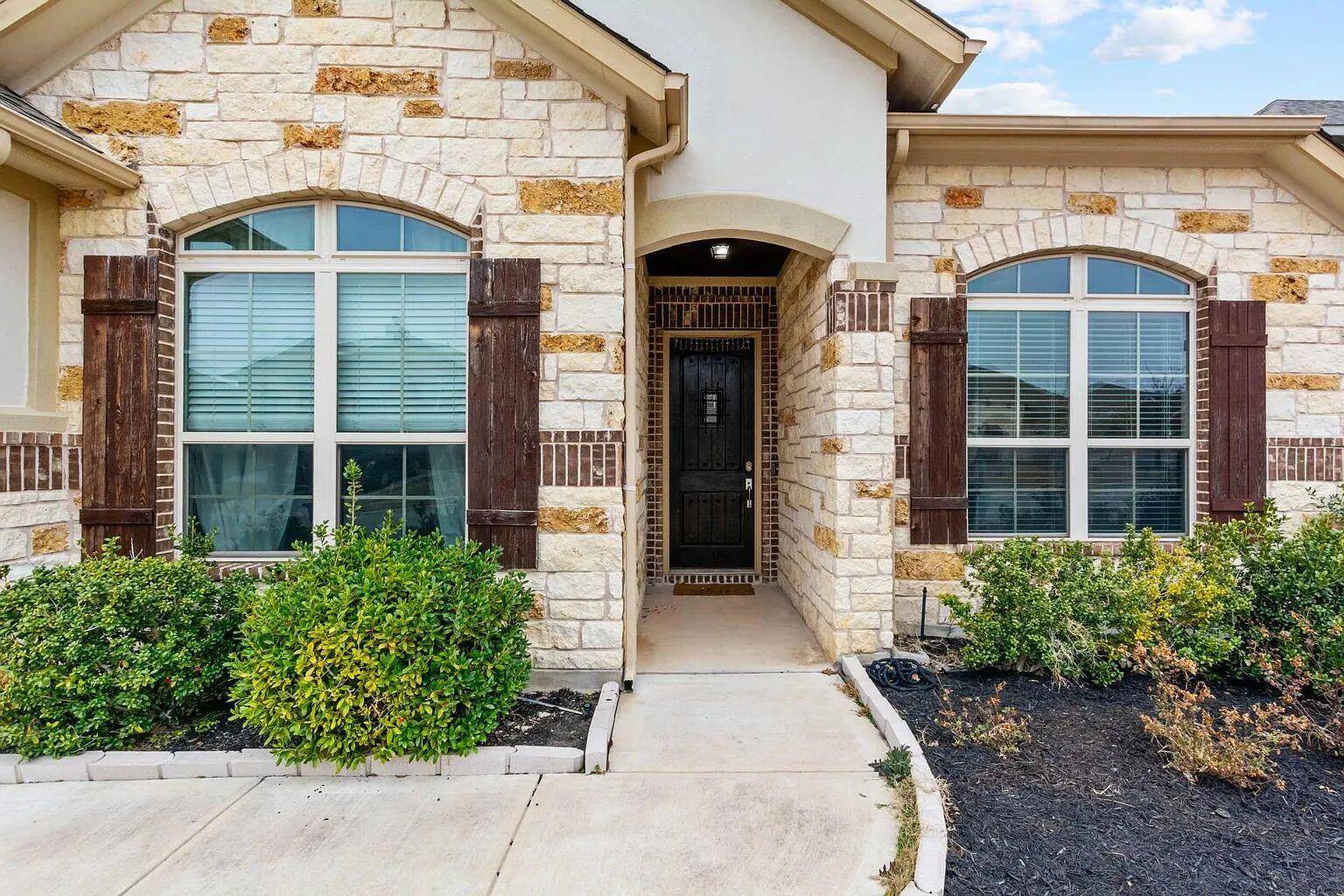 104 Canyon Lake LN, Georgetown, TX 78628
