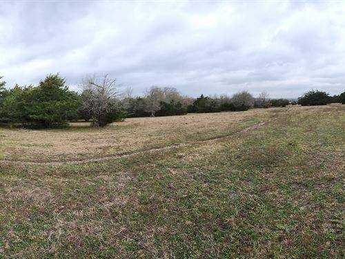 176 Ike LN, Brenham, TX 77833