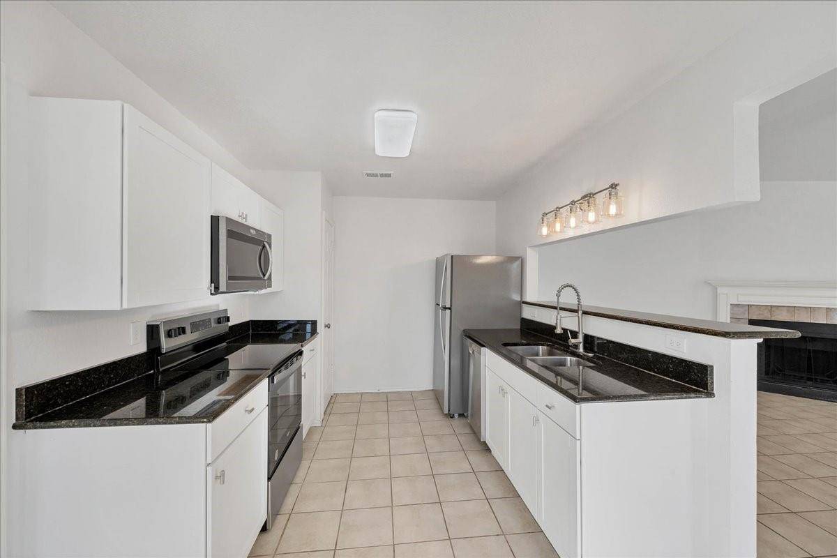 421 Fantail LOOP #B, Lakeway, TX 78734