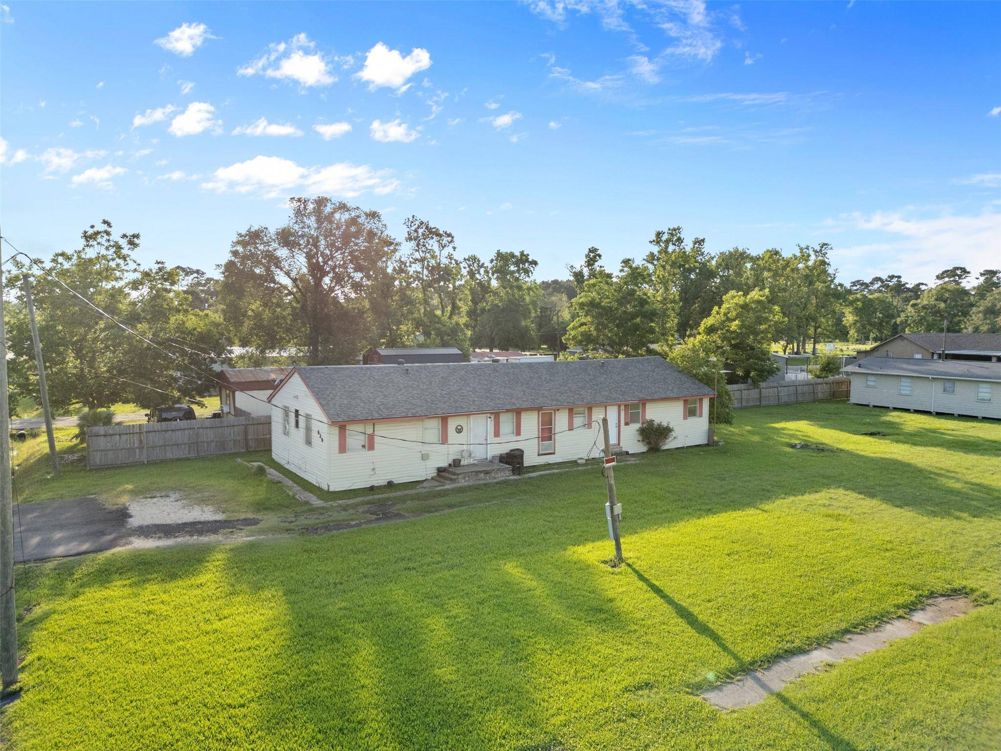 639 E Saint Charles DR, Crosby, TX 77532
