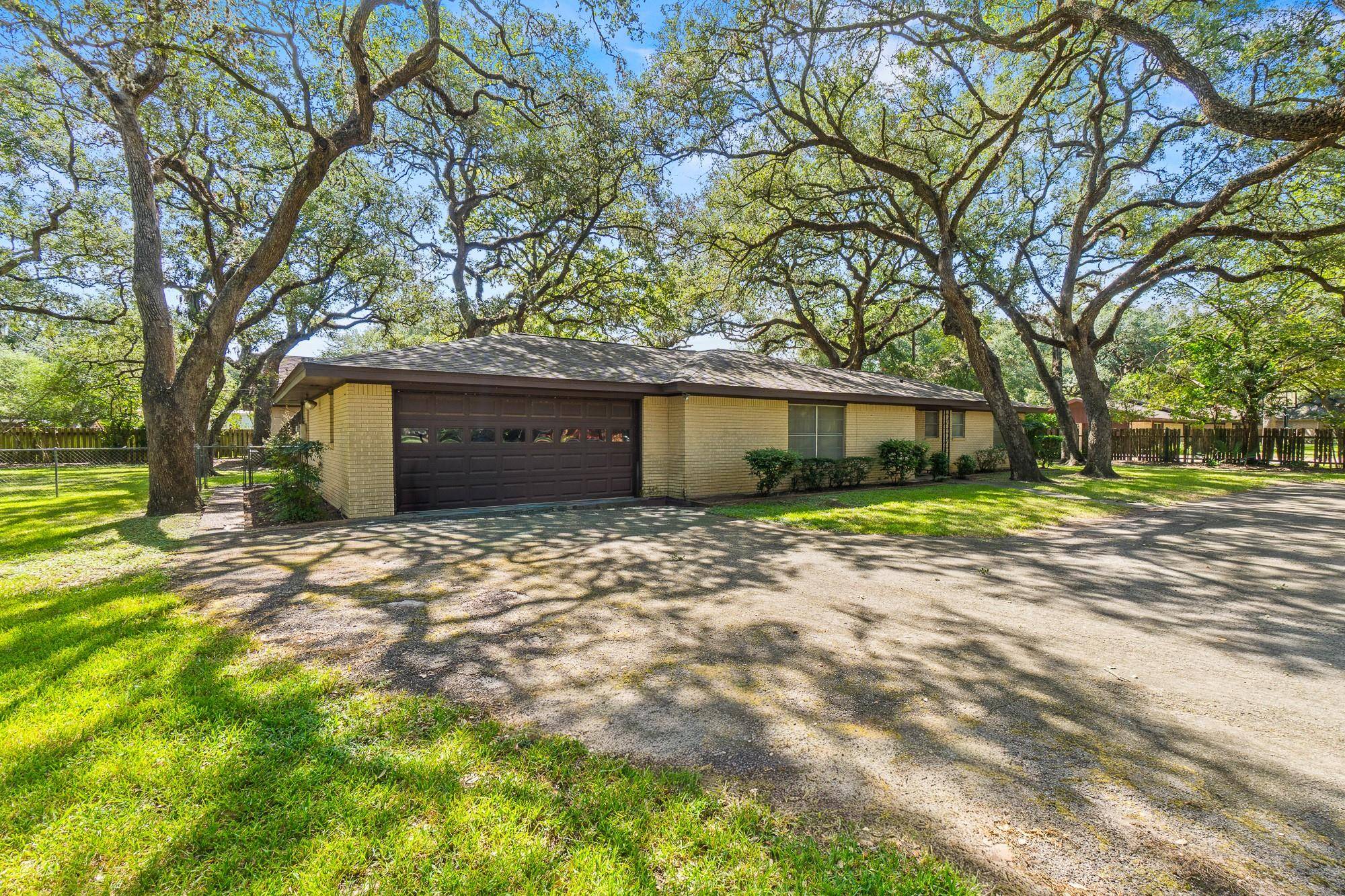 113 Krupka ST, Columbus, TX 78934