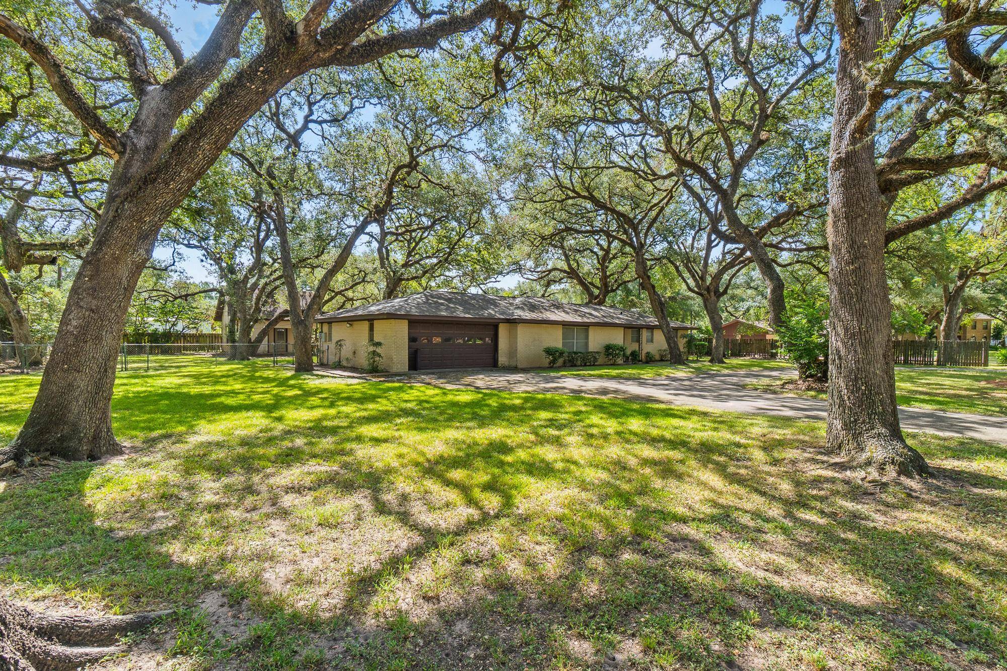 113 Krupka ST, Columbus, TX 78934
