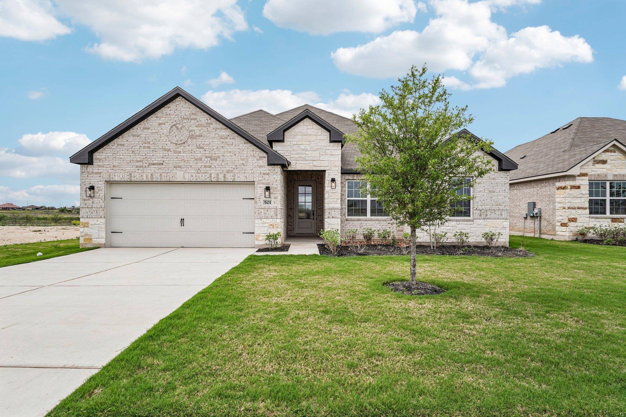 501 W Luna Blue LN, Jarrell, TX 76537