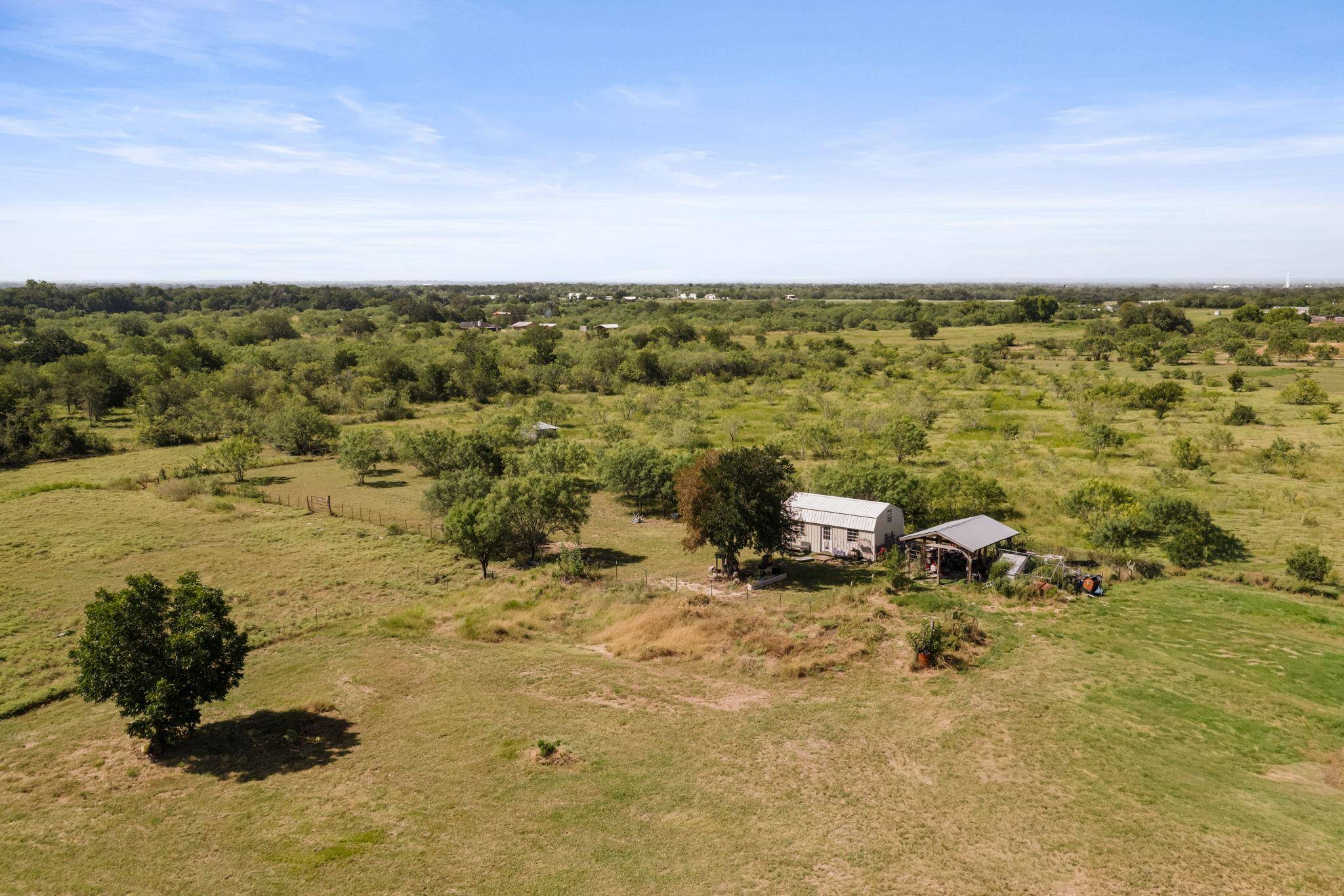 625 Callihan RD, Luling, TX 78648