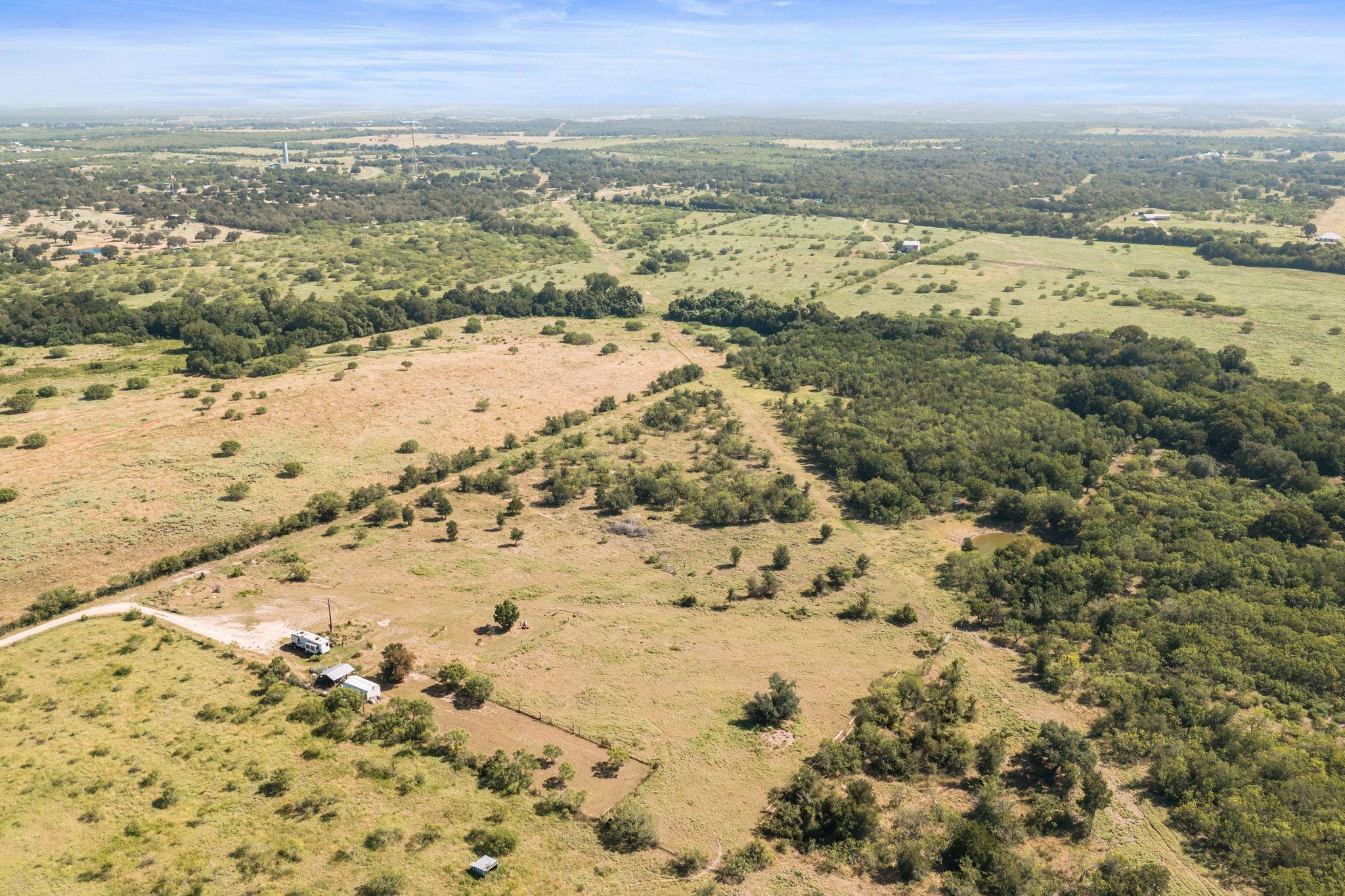 625 Callihan RD, Luling, TX 78648