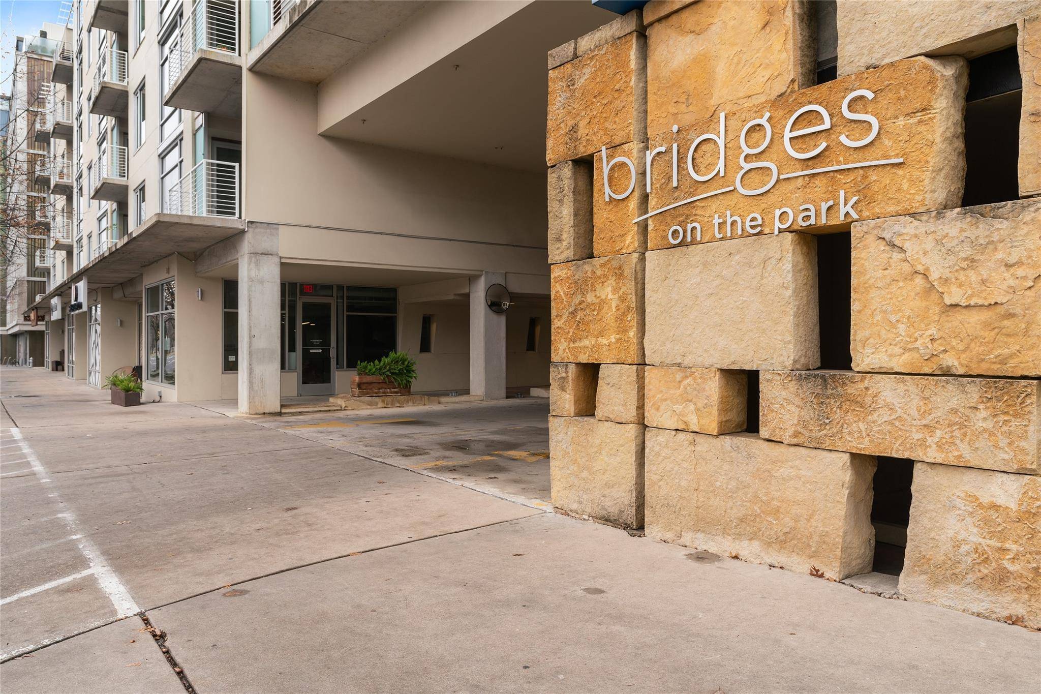 210 Lee Barton DR #517, Austin, TX 78704