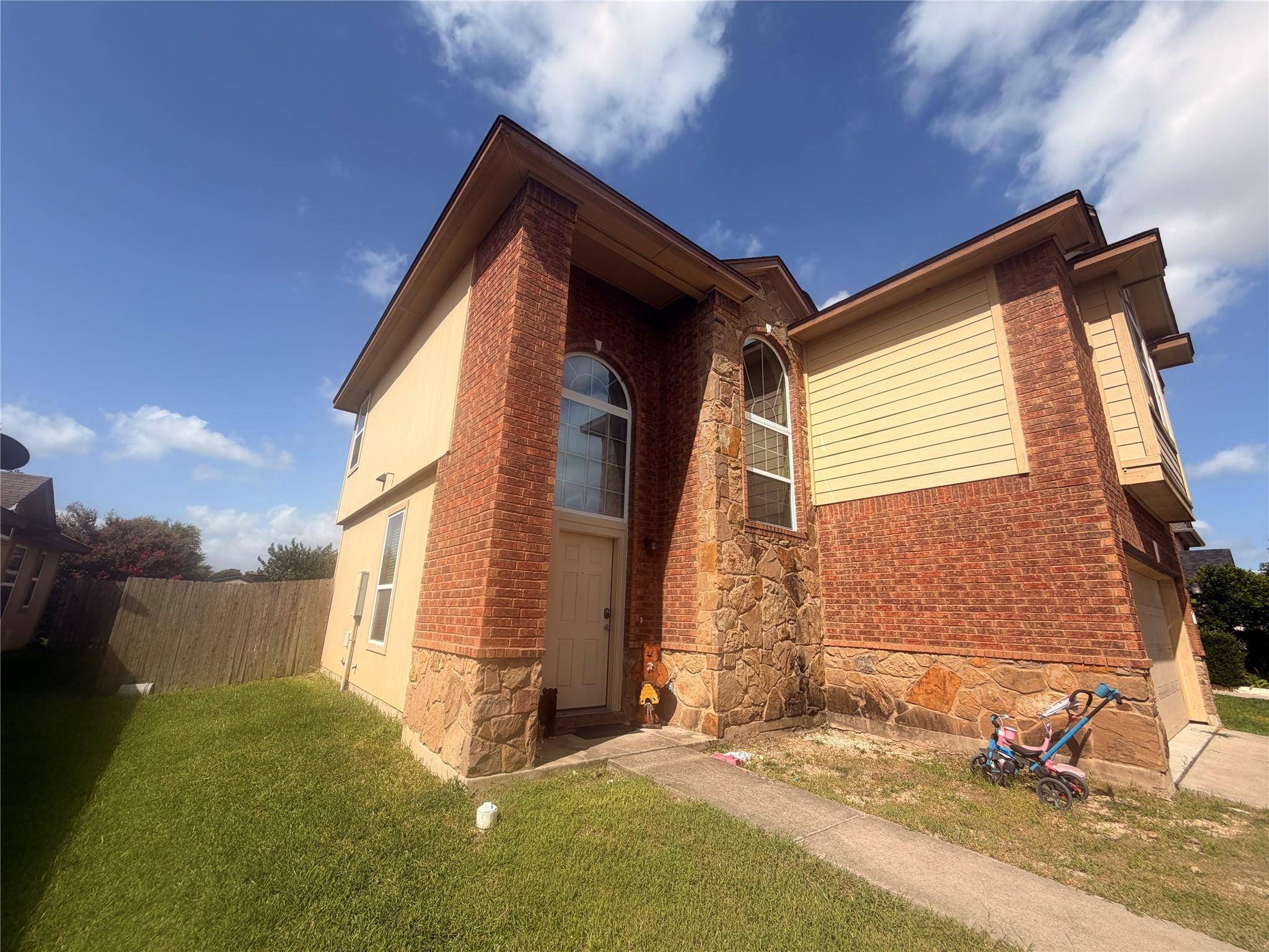 124 Langtry LN, Jarrell, TX 76537