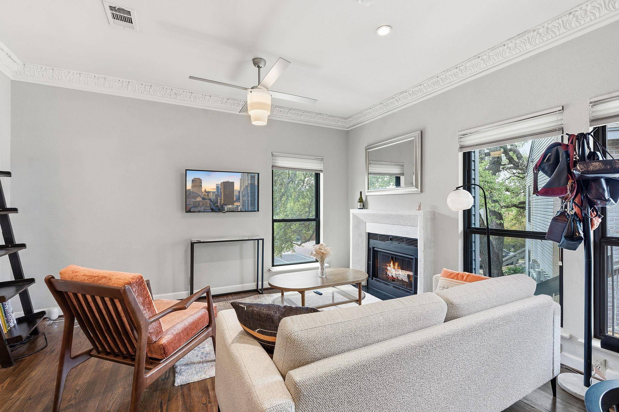 802 S 1st ST #202, Austin, TX 78704