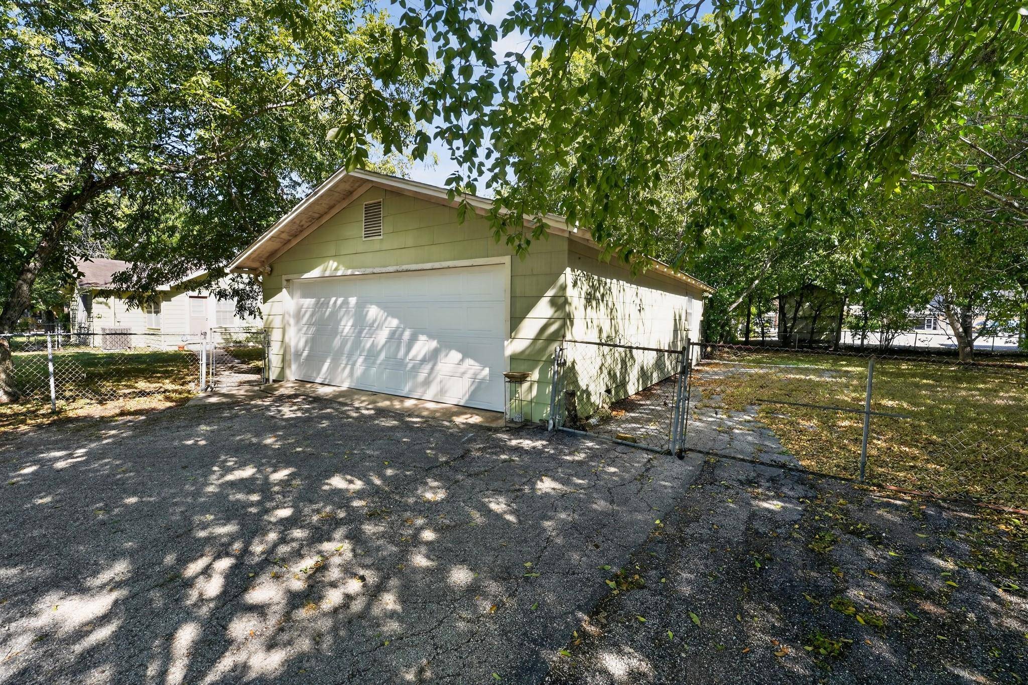 316 Guadalupe ST, Lockhart, TX 78644