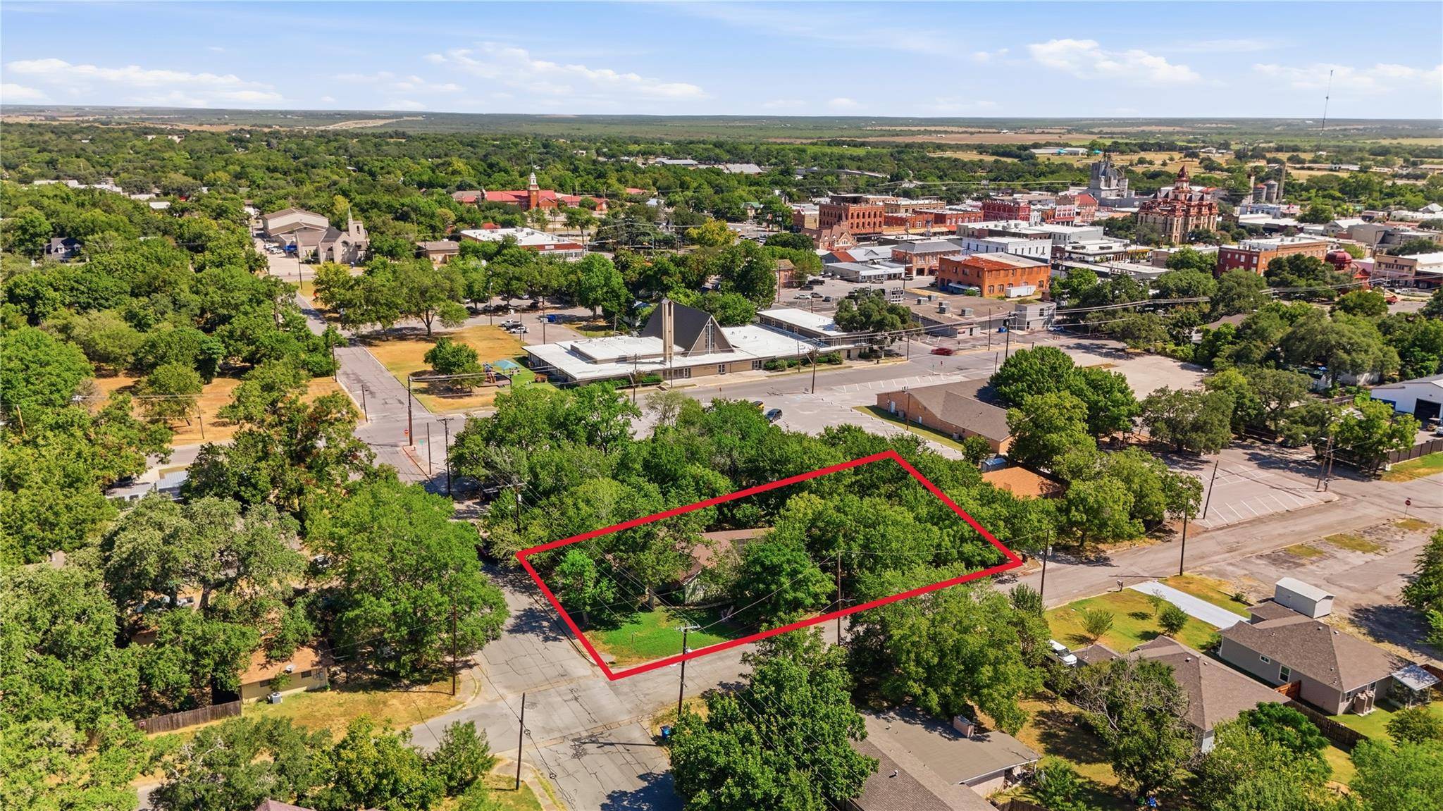 316 Guadalupe ST, Lockhart, TX 78644