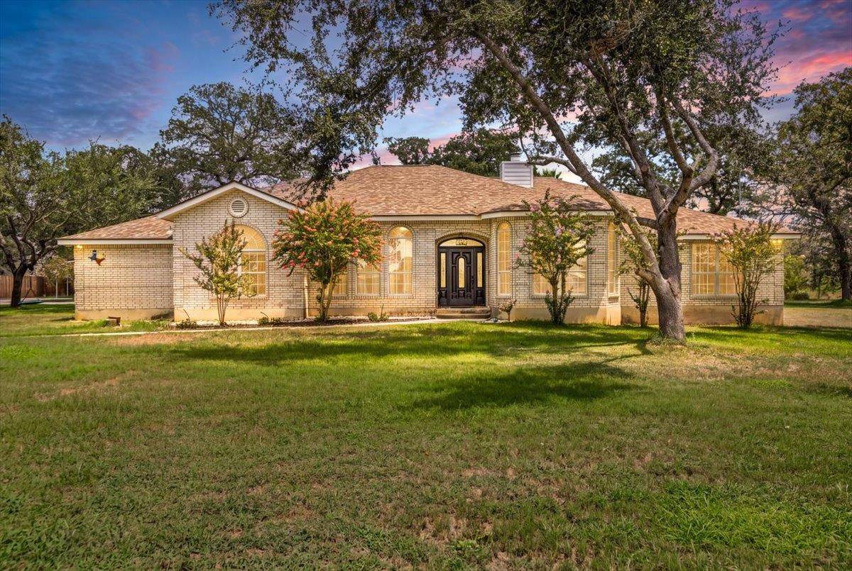 306 Kerry LN, Floresville, TX 78114