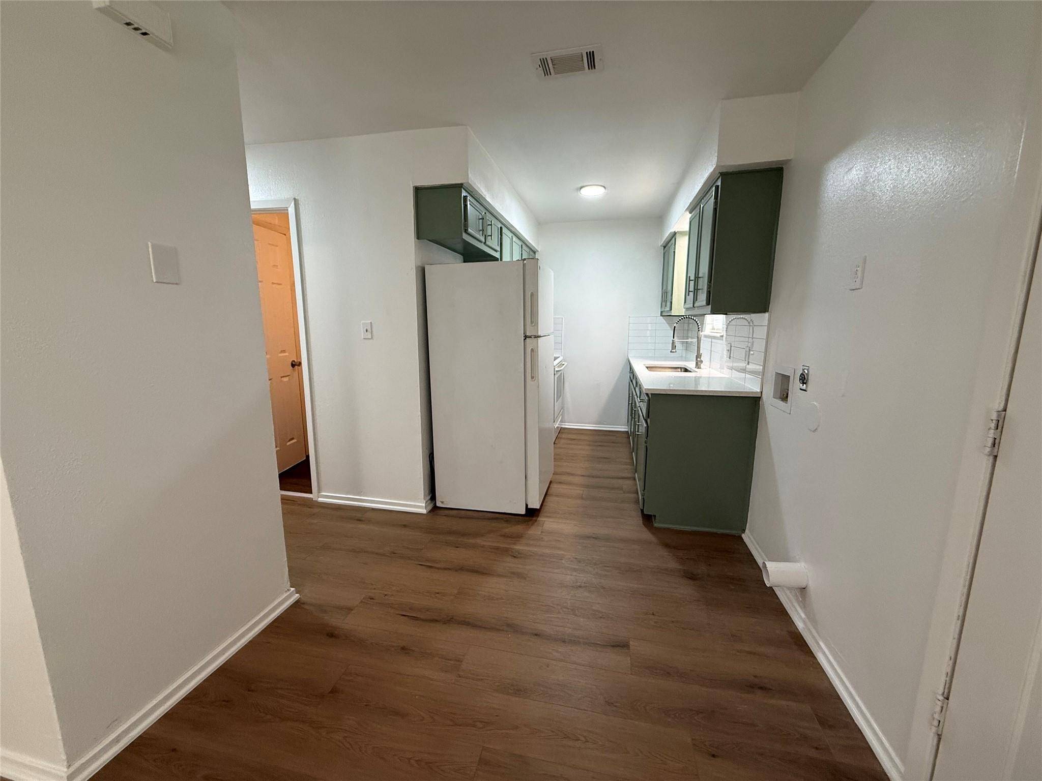 1009 Alex ST #B, Lockhart, TX 78644