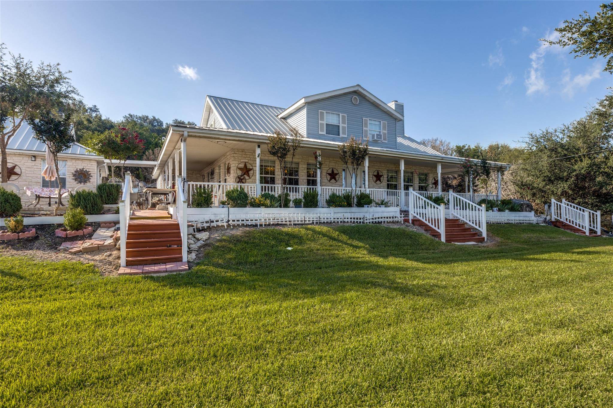 403 Sinclair DR, Spicewood, TX 78669