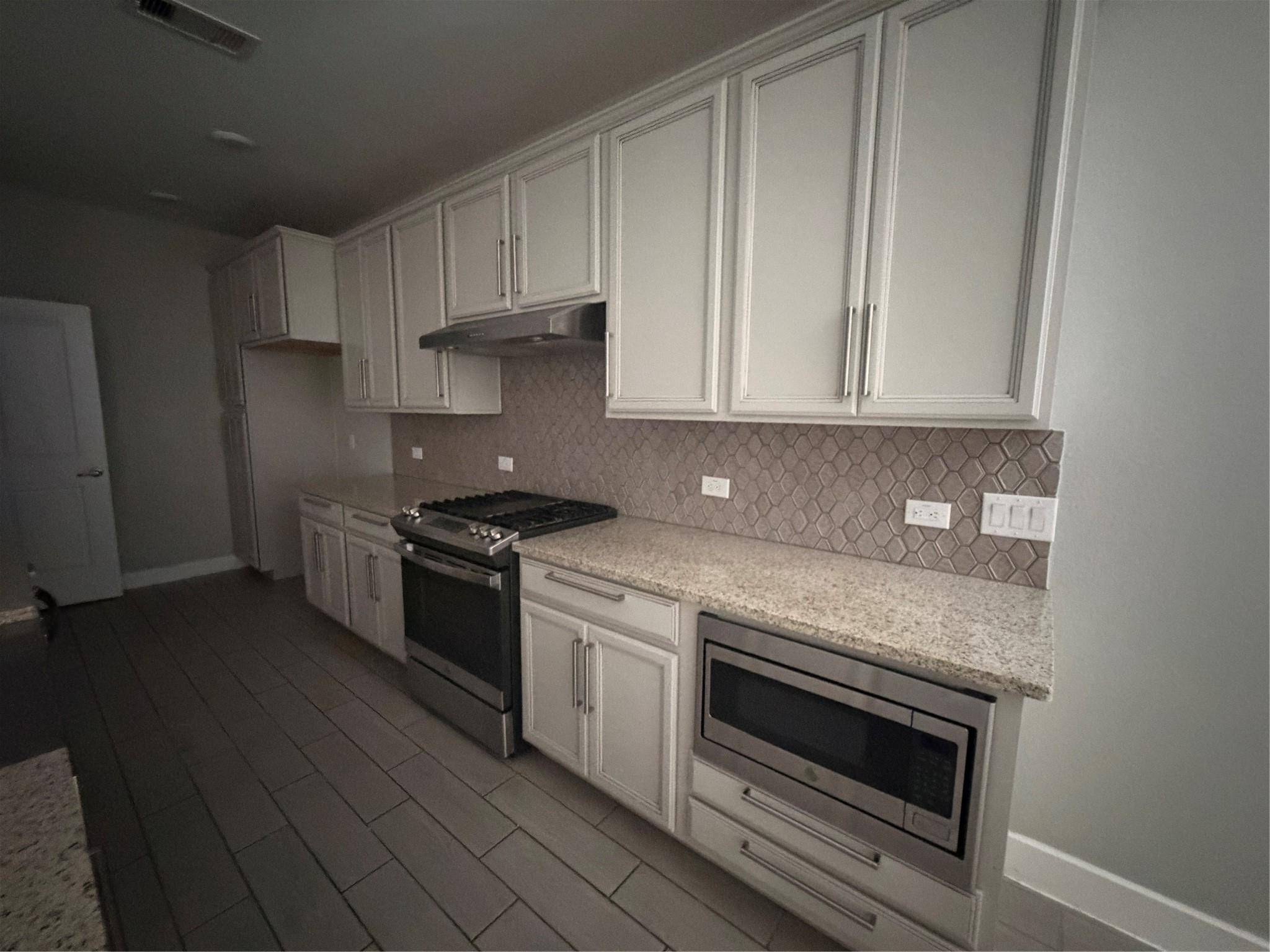 2411 Sunset Mist LN, Conroe, TX 77304