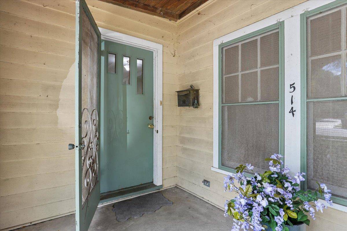 514 S Main ST, Lockhart, TX 78644